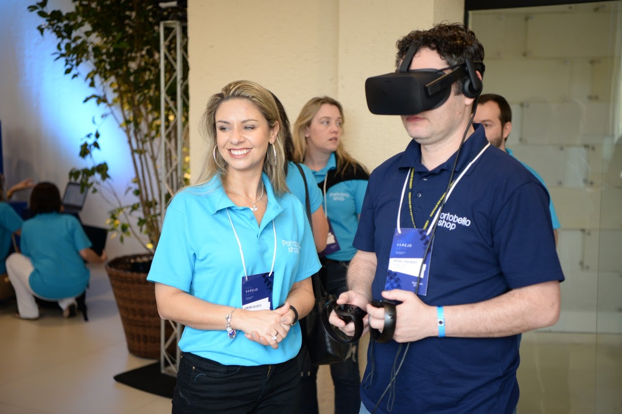 Apresentação dos óculos de realidade virtual da Portobello Digital aos franqueados na Convenção Nacional