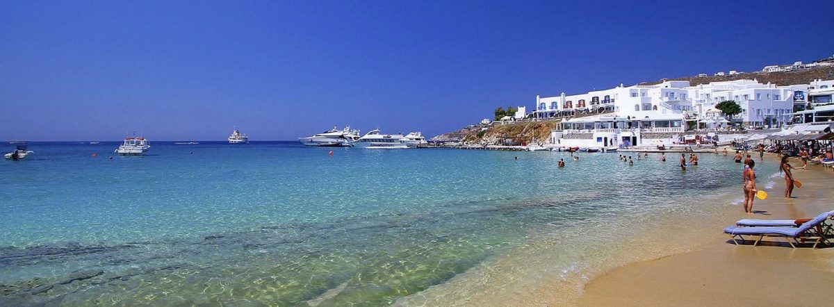 A beleza de uma das praias de Mykonos (Foto: reprodução site Greeka)