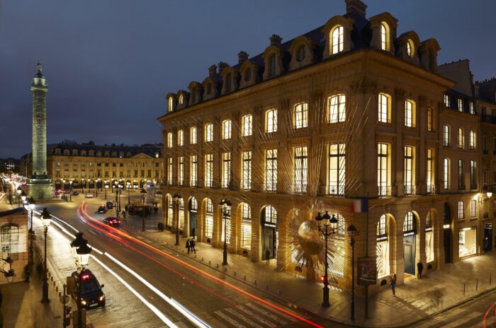 Flagship store Louis Vuitton reforça seu conceito com mix arquitetônico