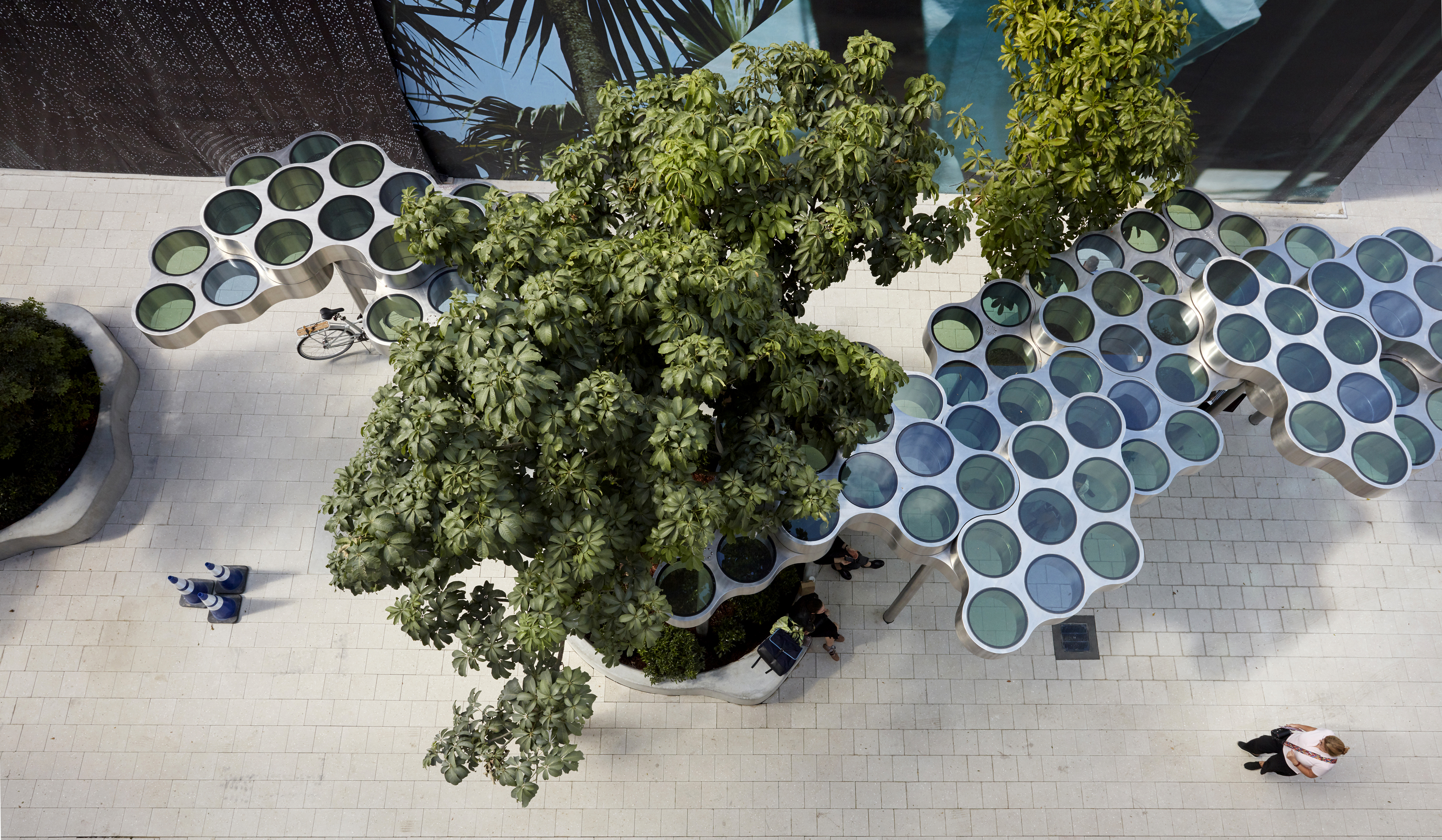 A instalação Nuage, dos designers franceses Ronan e Erwan Bouroullec. Foto: Cortesia do Miami Design District