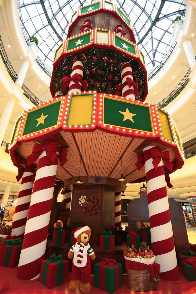 Carrossel natalino de cinco andares do Shopping Pátio Higienópolis (Foto: divulgação)