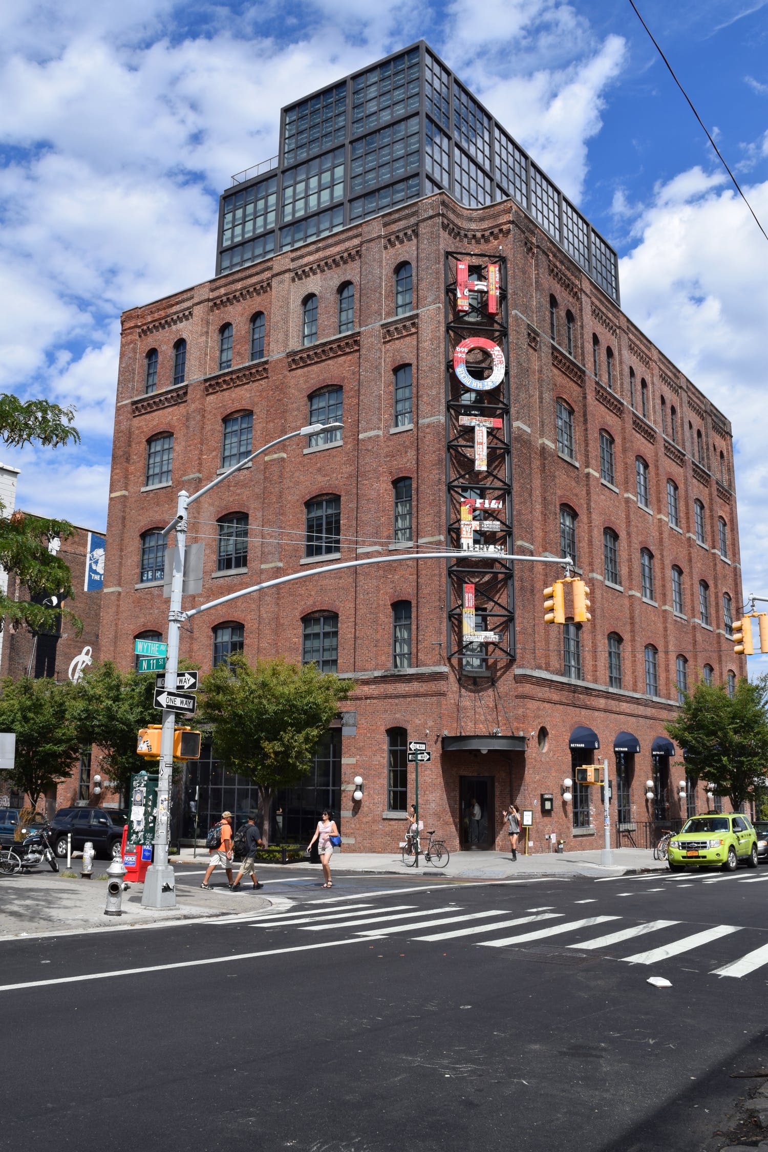 Wythe Hotel, situado em uma histórica fábrica no Brooklyn (EUA)