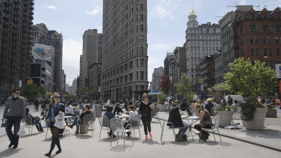 Como as pessoas se organizam em grandes ambientes urbanos é retratado em The Human Scale