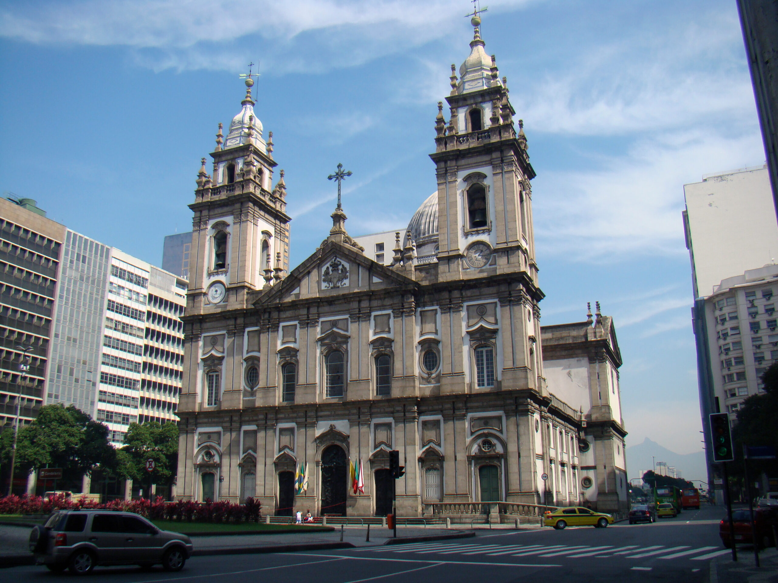 Uma das igrejas brasileiras mais famosas, a Candelária é marcada por acontecimentos históricos (Foto: Rodrigo Soldon)
