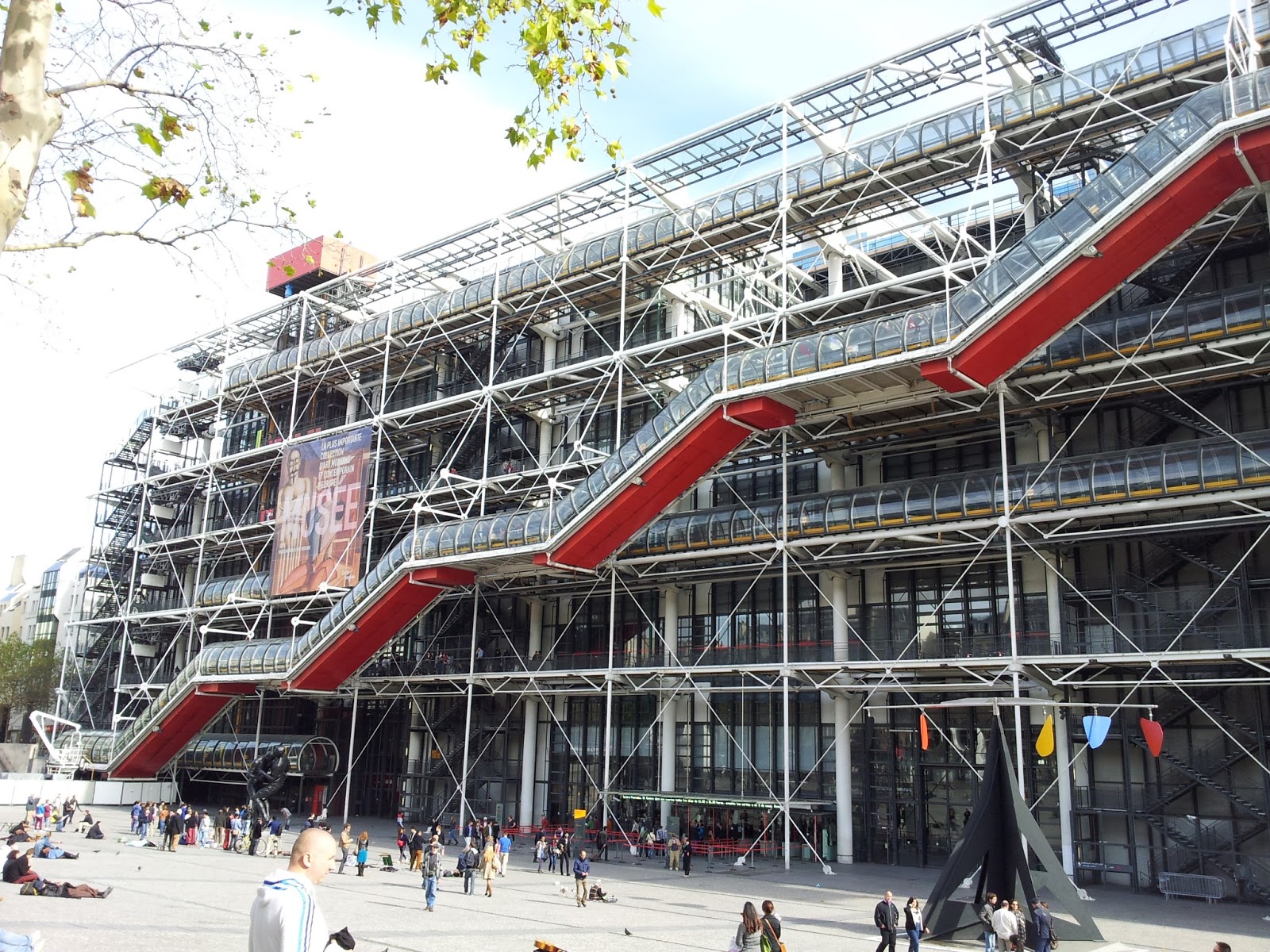 Centro Georges Pompidou é a primeira construção da arquitetura high-tech (Foto: Sca)