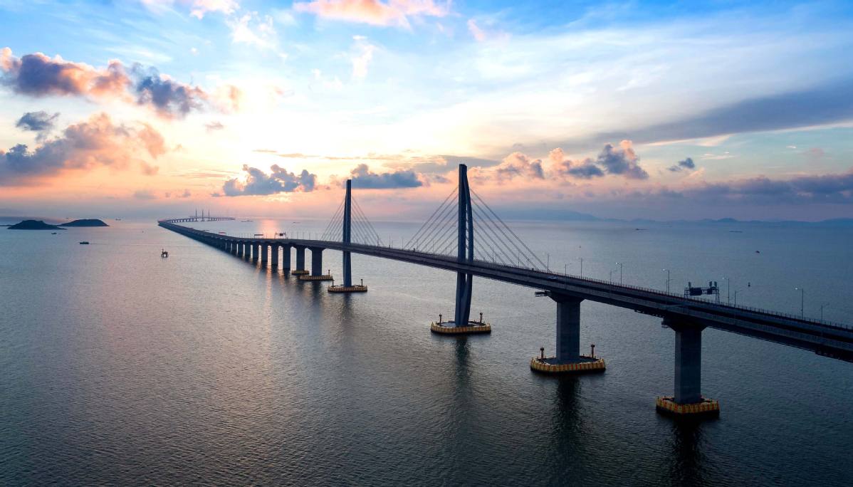 A ponte de Hong Kong-Macau-Zhuhai é a maior ponte marítima do mundo (Foto:Watsonn.pt)
