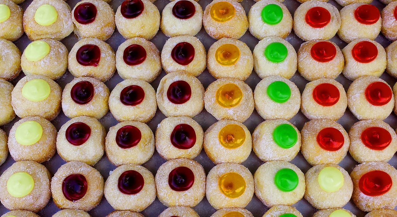 O colorido dos doces também é parte de uma decoração, mas dura pouco na sua festa (Foto: PxHere)