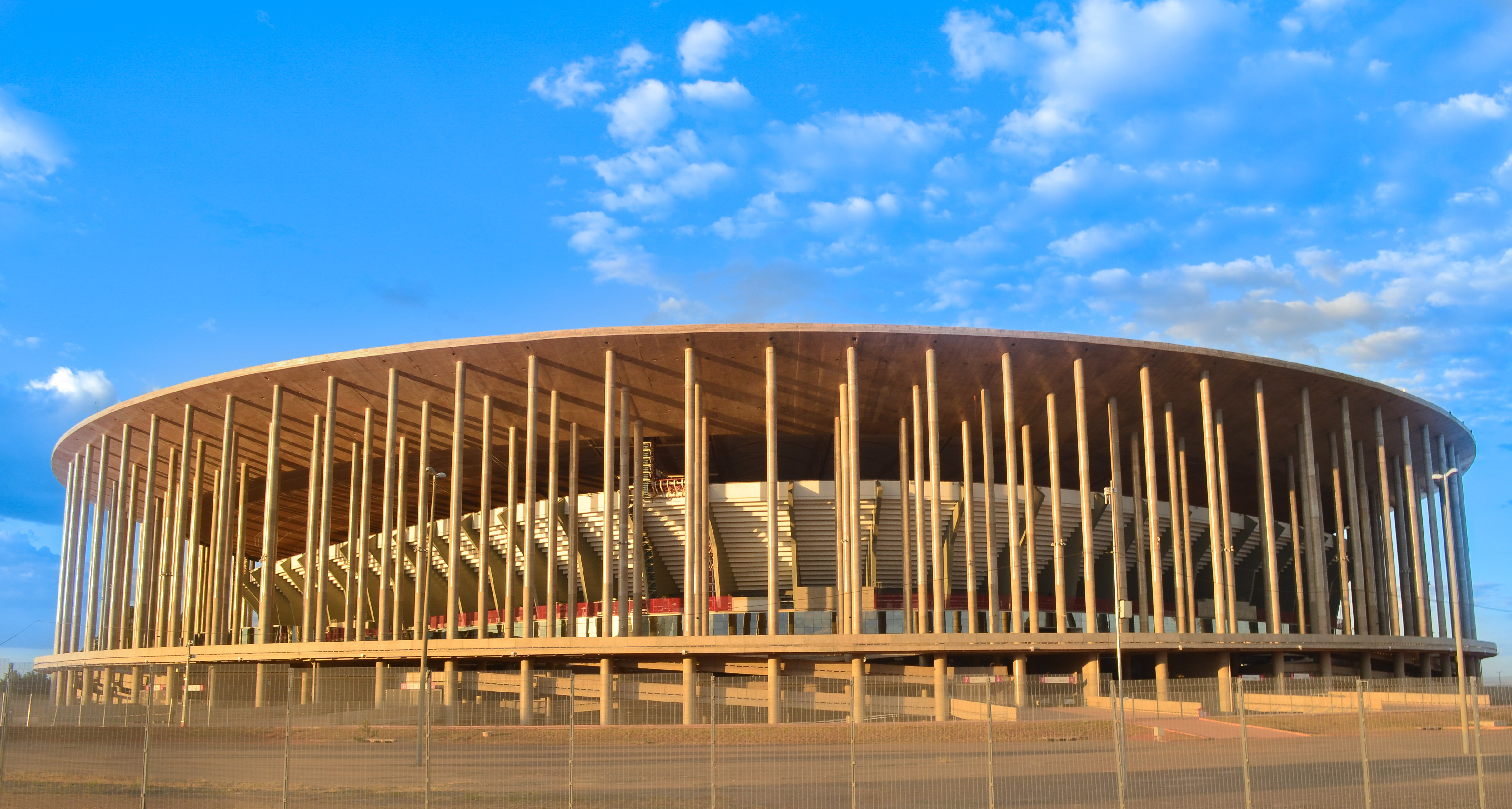 BSB também passou por suas renovações, como a reforma do Estádio Nacional de Brasília Mané Garrincha (Foto: Victor32/Good Free Photos)