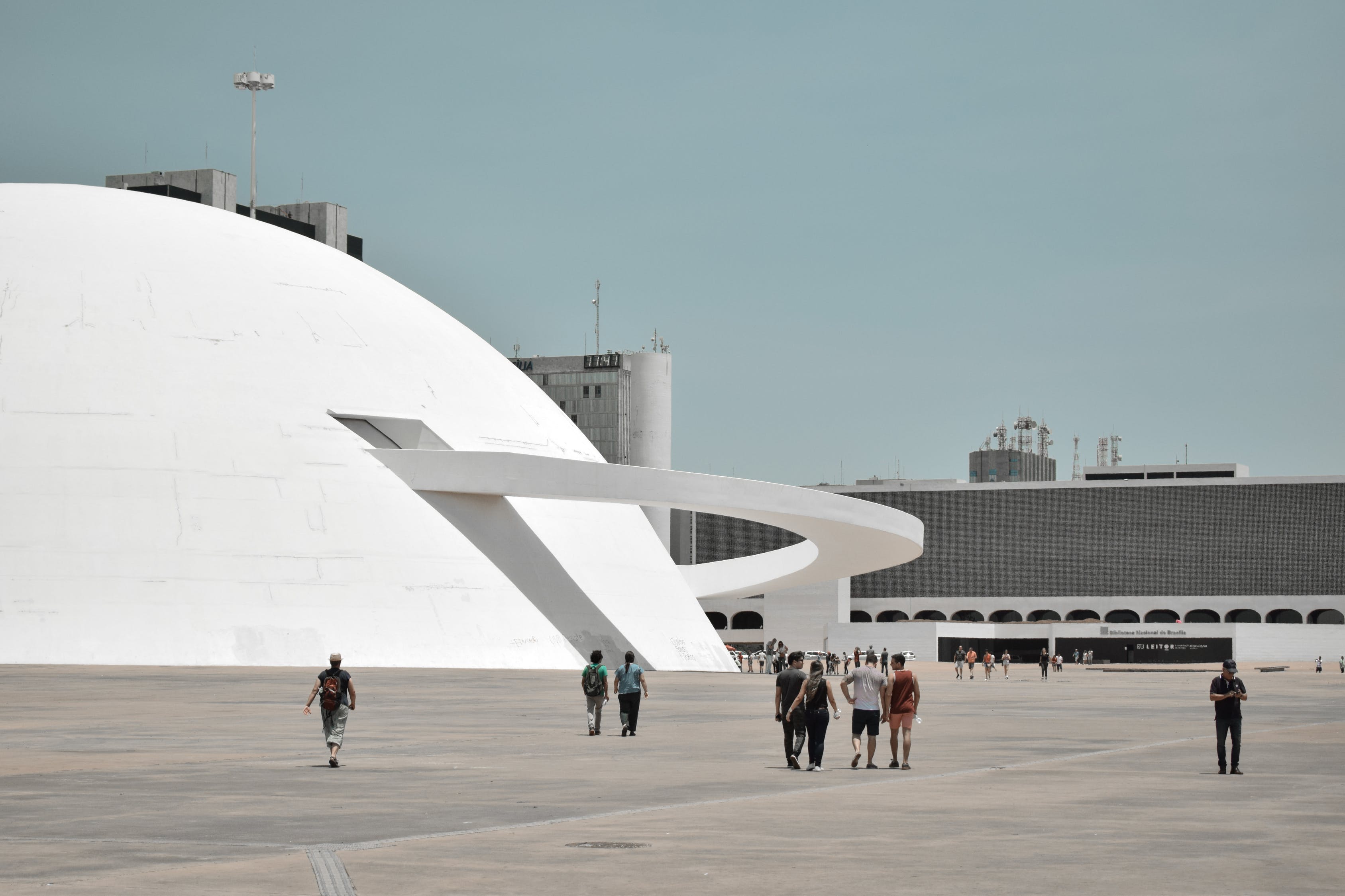 O Museu Nacional Honestino Guimarães foi mais uma obra concebida por Niemeyer; inaugurado em 2006 e uma das últimas marcas deixadas pelo arquiteto (Foto: Matheus Natan/Pexels)