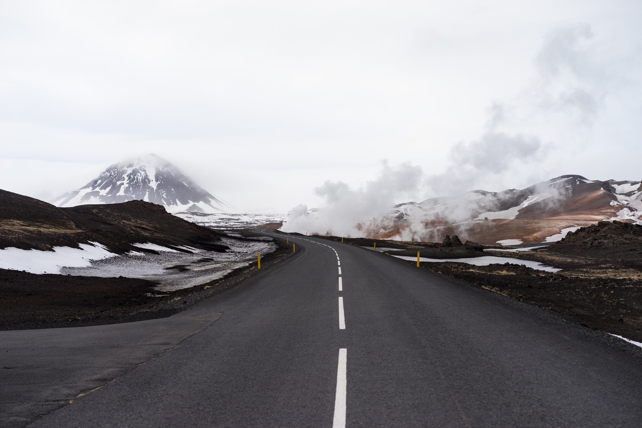 Essa estrada é distante, longa, fria e solitária, mas vale cada passo em busca das belezas da Islândia (Foto: PxHere)