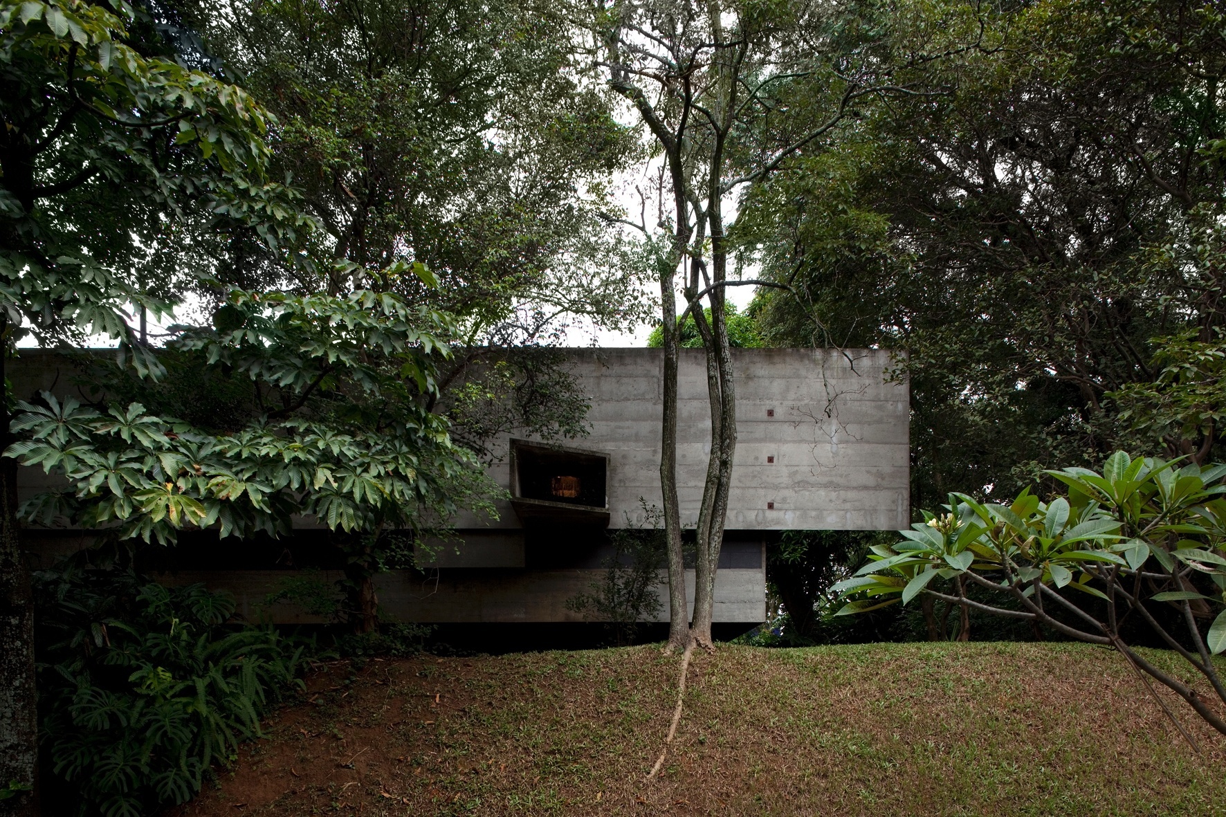 A Casa Butantã foi projetada para a moradia de Mendes da Rocha e sua família (Foto: Uol)