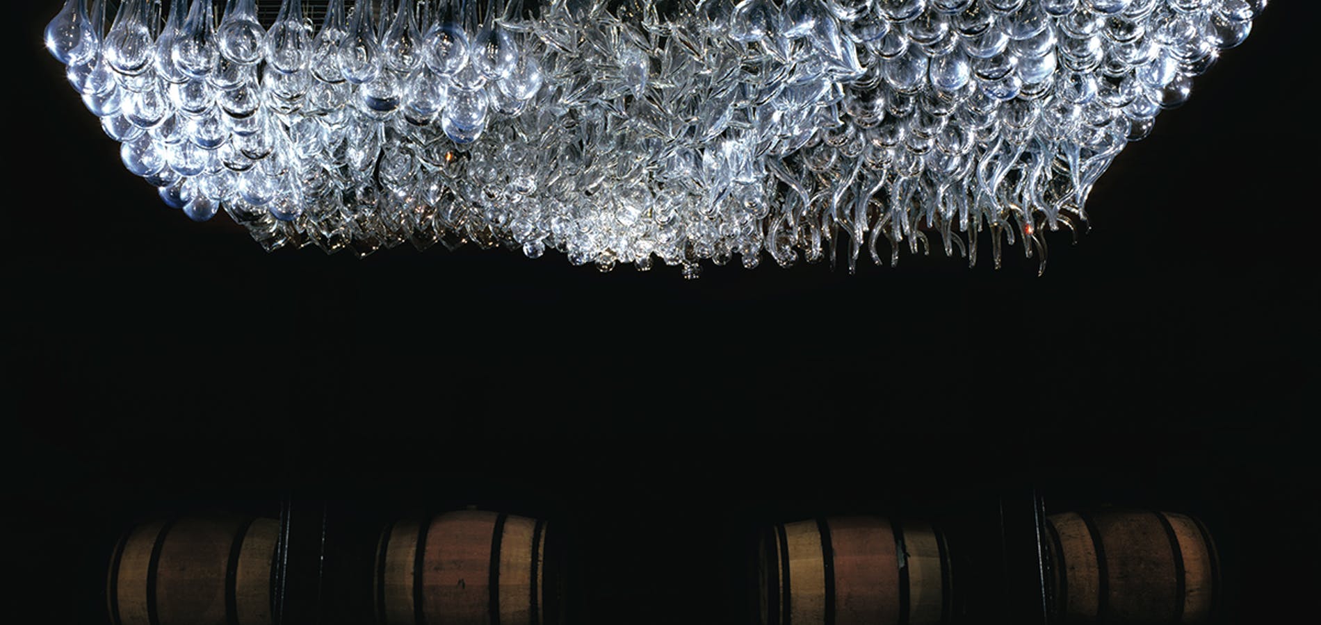 Os cristais sob os barris de vinho (Foto: divulgação/site Castello)