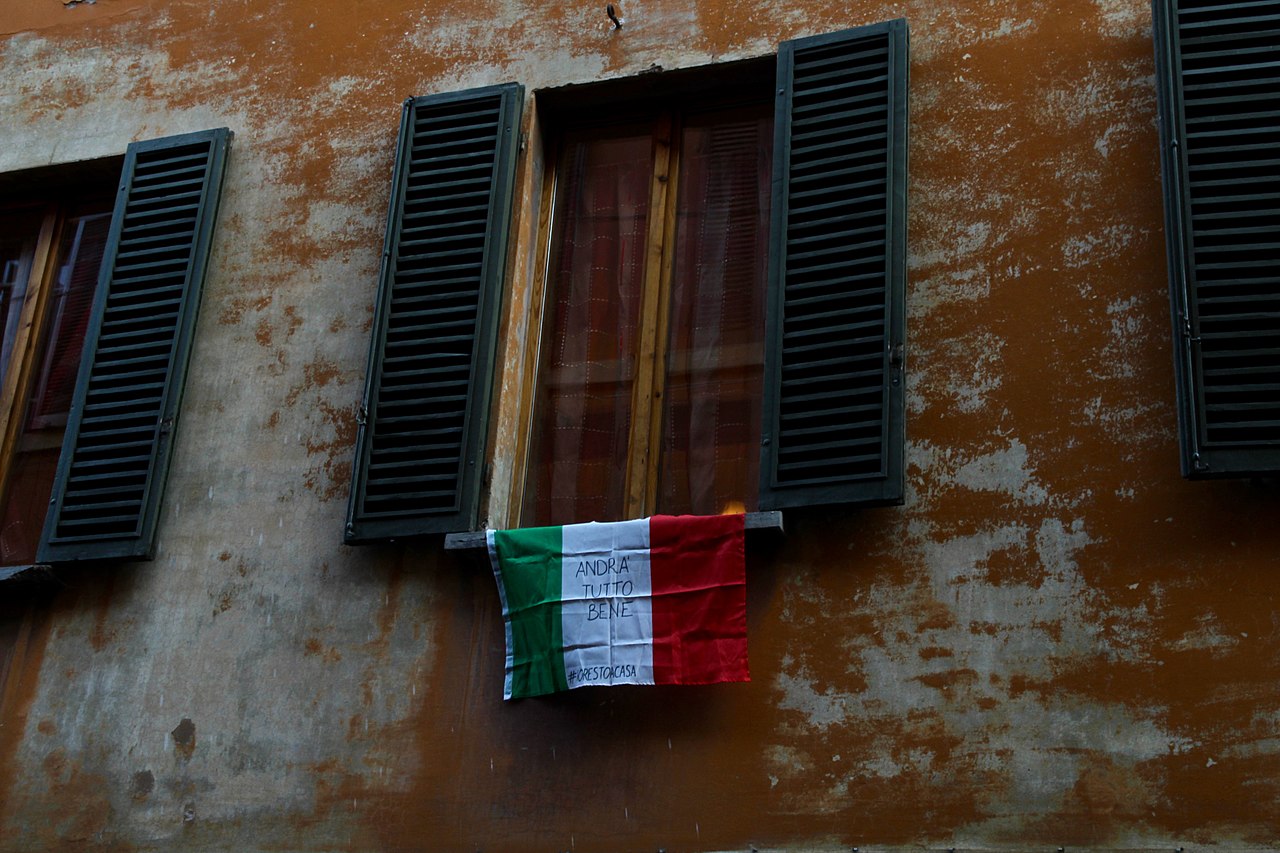 A força e união dos italianos durante esse momento difícil (Foto: Pietro Luca Cassarino)