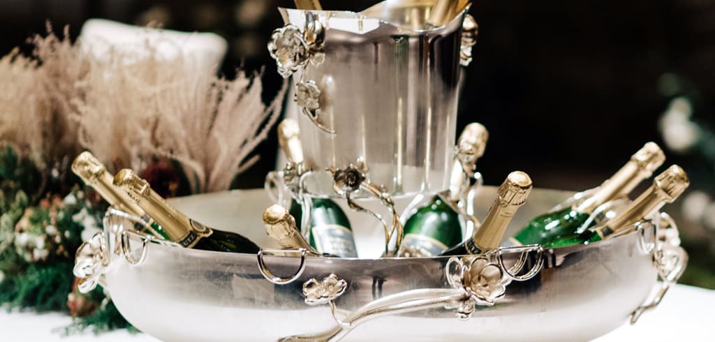 Coleção criada em 1902, Anémone-Belle Époque foi desenvolvida para a marca de champagne Perrier-Jouët (Foto: Christofle)