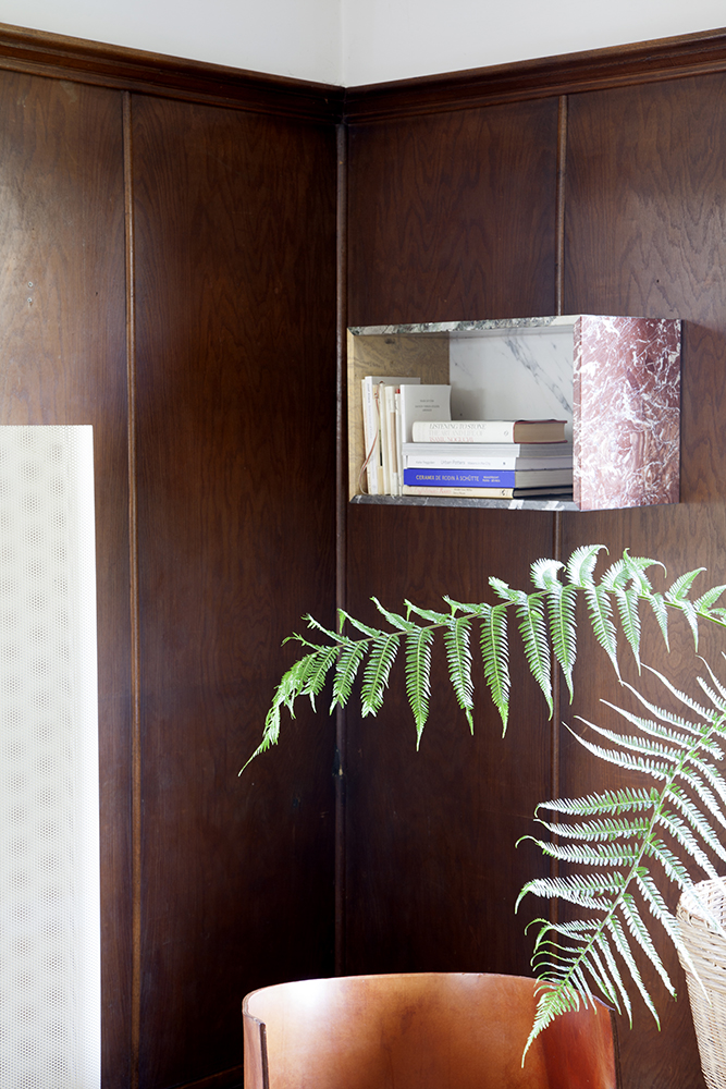 Combinando forma simples com superfície complexa e expressiva, a caixa de mármore funde a estética das famílias Muller e van Severen (Foto: Muller van Severen)
