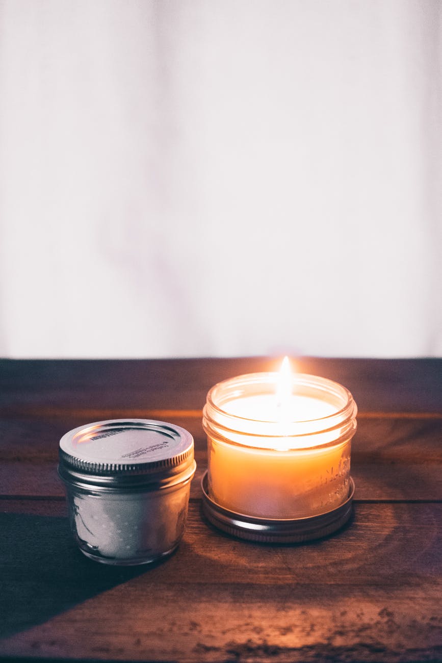 Decoração para dia dos namorados - Um clima mais intimista também pode ser criado quando se usam velas aromáticas na decoração