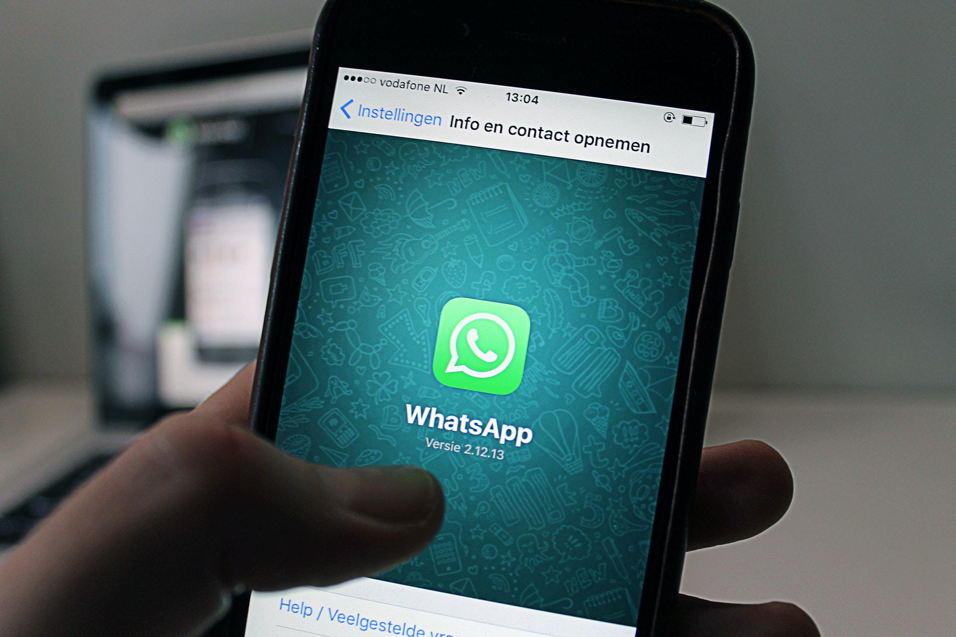 O atendimento ao cliente por canais digitais, como o WhatsApp, precisa ser potencializado (Foto: Anton)