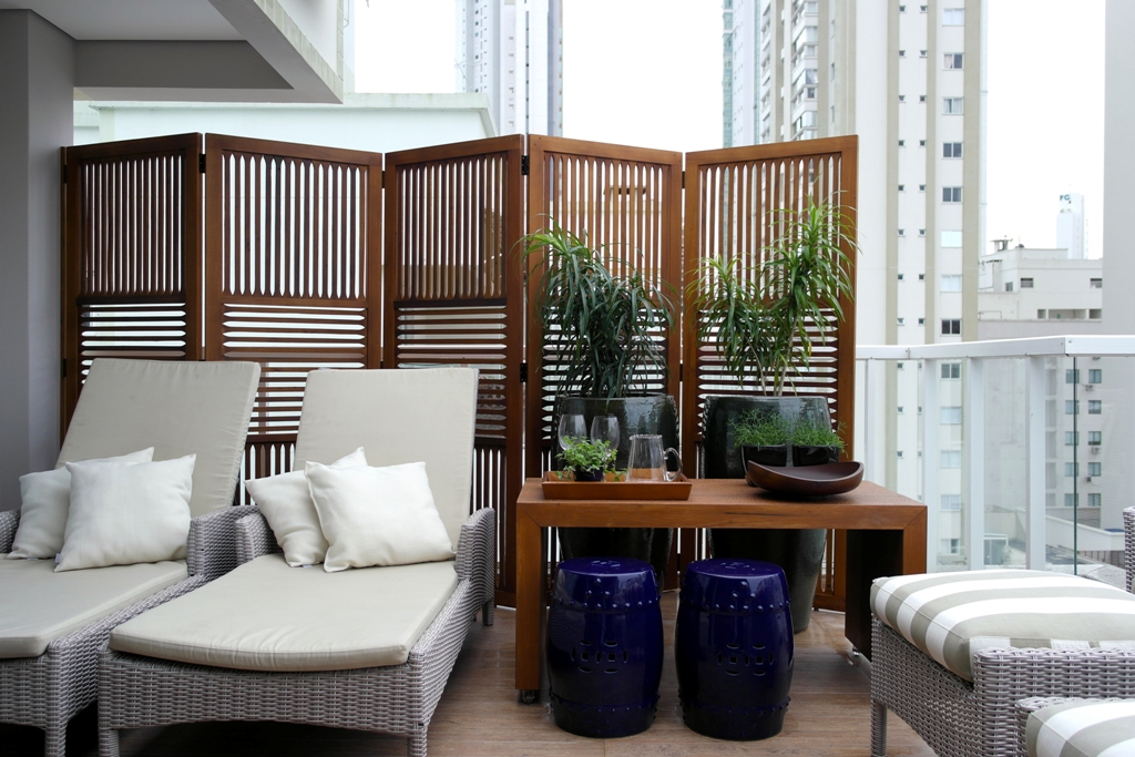 A varanda pode ser um local de descanso para você relaxar e curtir bons momentos (Projeto: Thiago Patrício da Silveira)