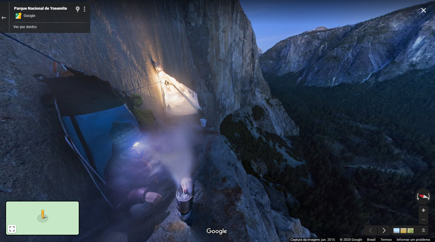 Parque Nacional de Yosemite, nos Estados Unidos, com paredões de rochas gigantes. Nesse destino, você poderá observar e sentir um friozinho na barriga, com escaladores desafiando seus limites em meio a natureza selvagem (Foto: Google Street View/Reprodução)