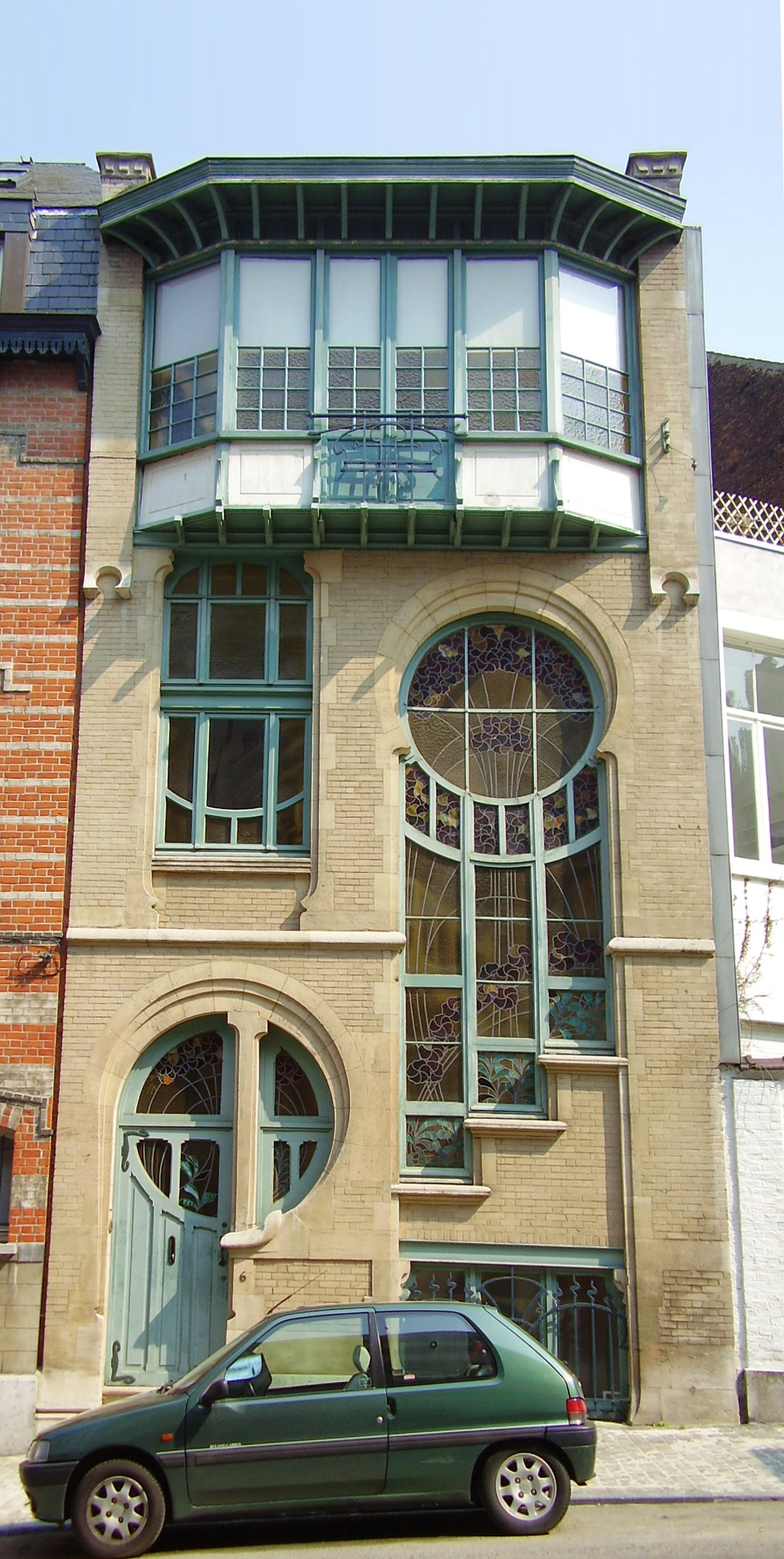 Casa estúdio do vitralista Sterner, em Bruxelas, idealizada pelo arquiteto Ernest Delune e um exemplo clássico de Art Noveau (Foto: Xavax)