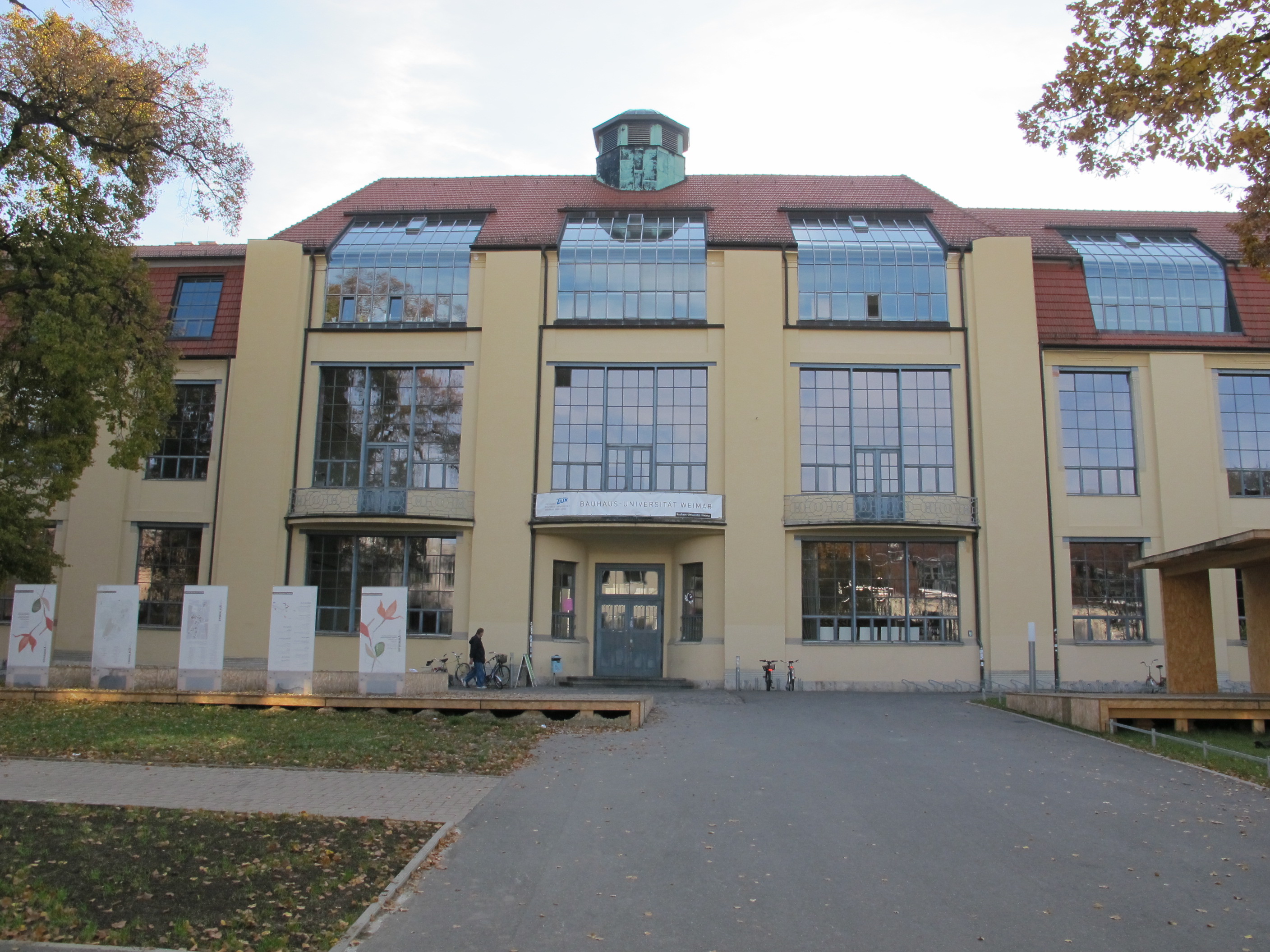 Escola de Bauhaus em Weimar (Foto: Sailko)