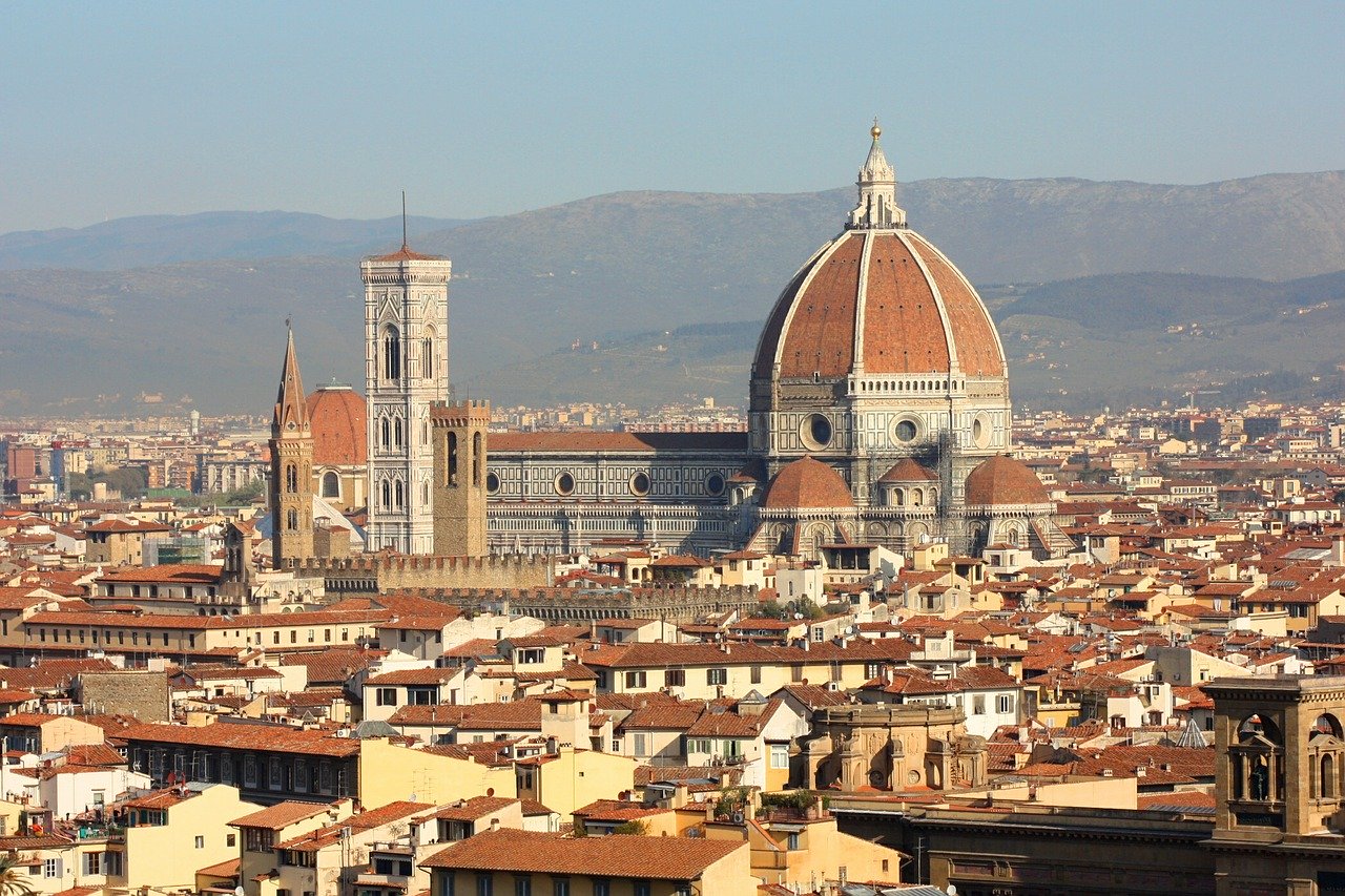 Cúpula de Brunelleschi inserida na paisagem de Florença (Fonte: Helena Volpi por Pixabay)