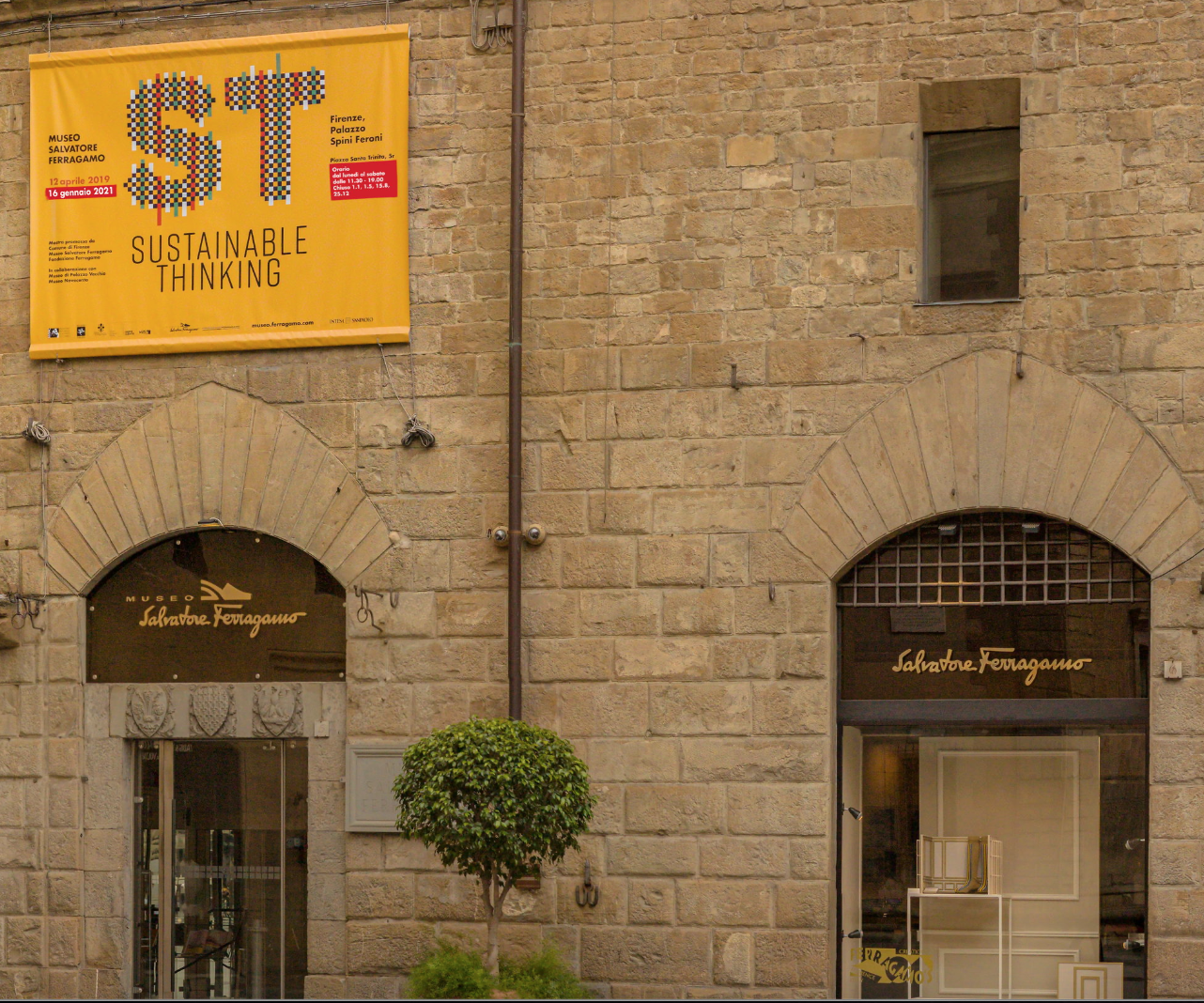 Fachada da loja e museu Salvatore Ferragamo no Palácio Spini Feroni em Florença (Fonte: Tour virtual museu Salvatore Ferragamo)