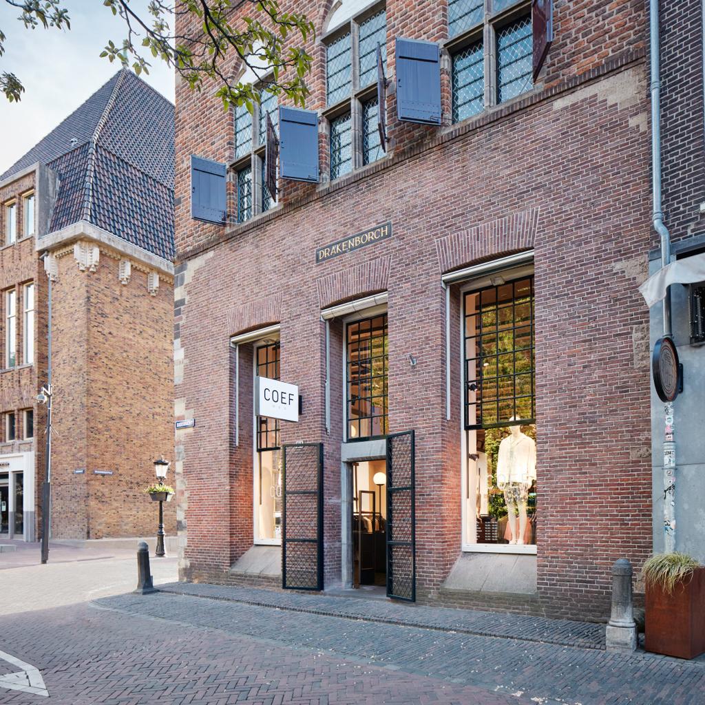 Fachada da loja, onde era a antiga residência da familia van Drakenborch Foto: Maarten Willemstein/ Cortesia Carbon Studio
