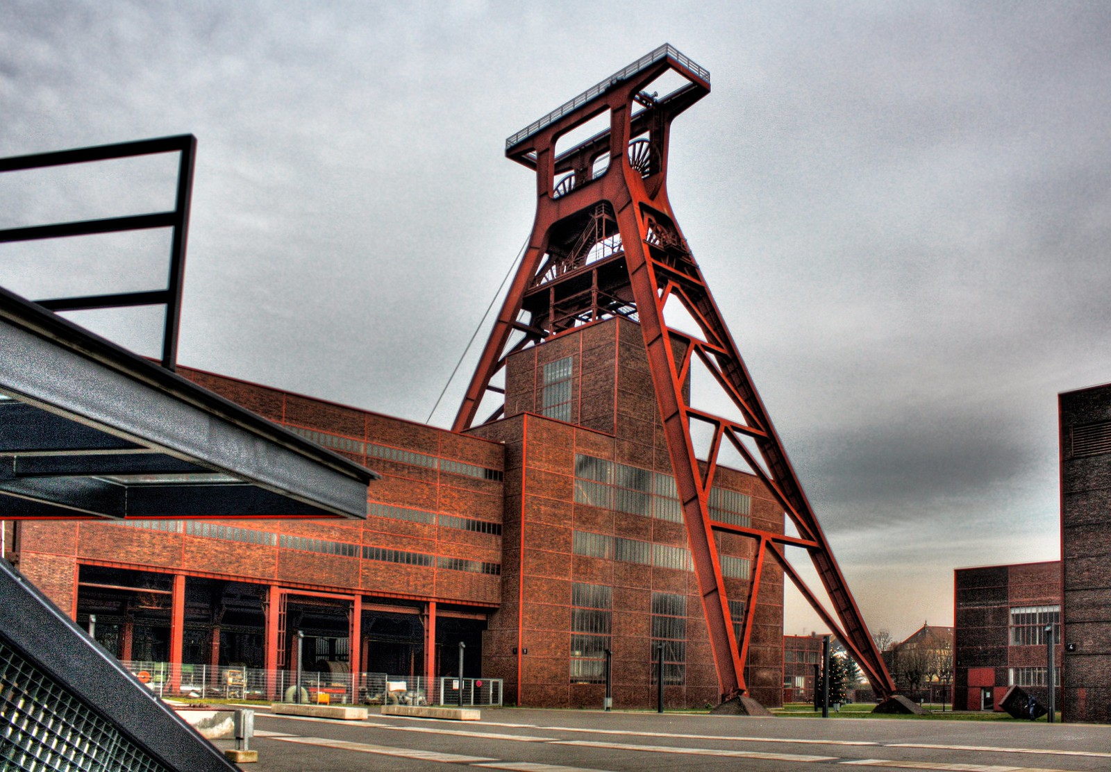 O Complexo Industrial da Mina de Carvão Zollverein, em Essen, na Alemanha, é uma das obras-primas geradas pelo estilo Bauhaus. Uma indústria que trouxe avanços para a época, tanto em tecnologia quanto em arquitetura (Foto: Daniel Mennerich)