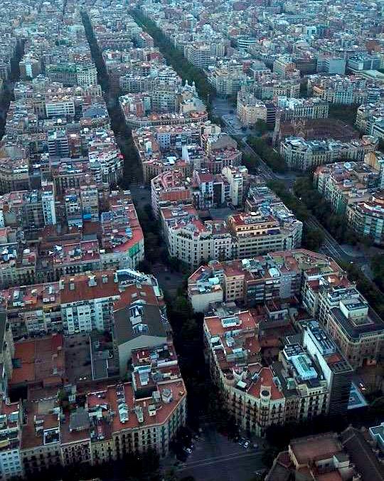 Vista aérea das quadras octagonais de Barcelona projetadas por Idelfons Cerdà. Foto: Paulo Pusset