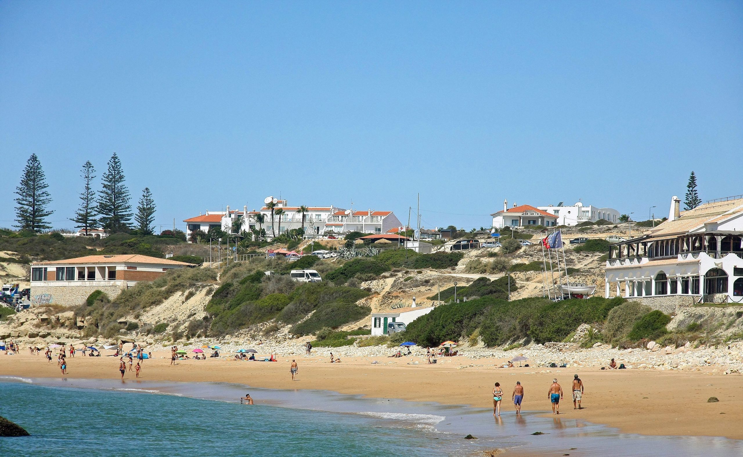 As praias de Portugal foram abertas ao público, mas é necessário respeitar regras de lotação e distanciamento