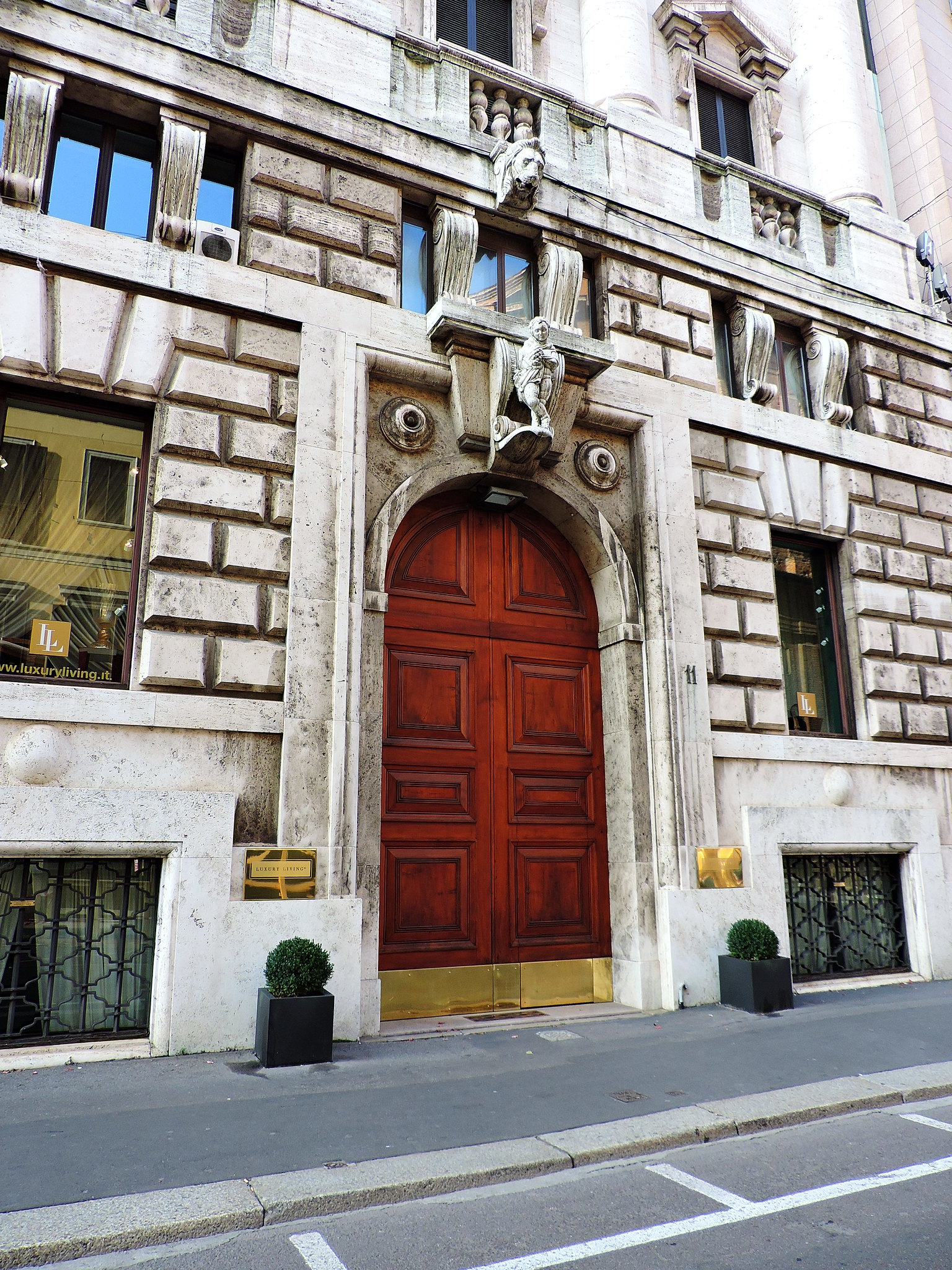 Os prédios históricos da Via Durini refletem como a família que inspirou o nome do endereço sempre valorizou a arquitetura