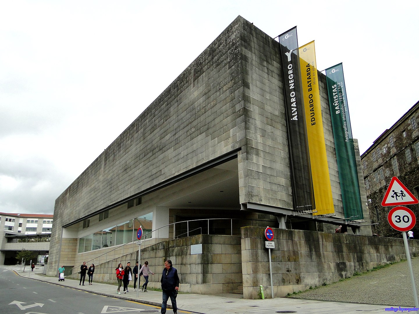 Na Espanha, Álvaro Siza é reconhecido por ter projetado o Centro Galego de Arte Contemporânea