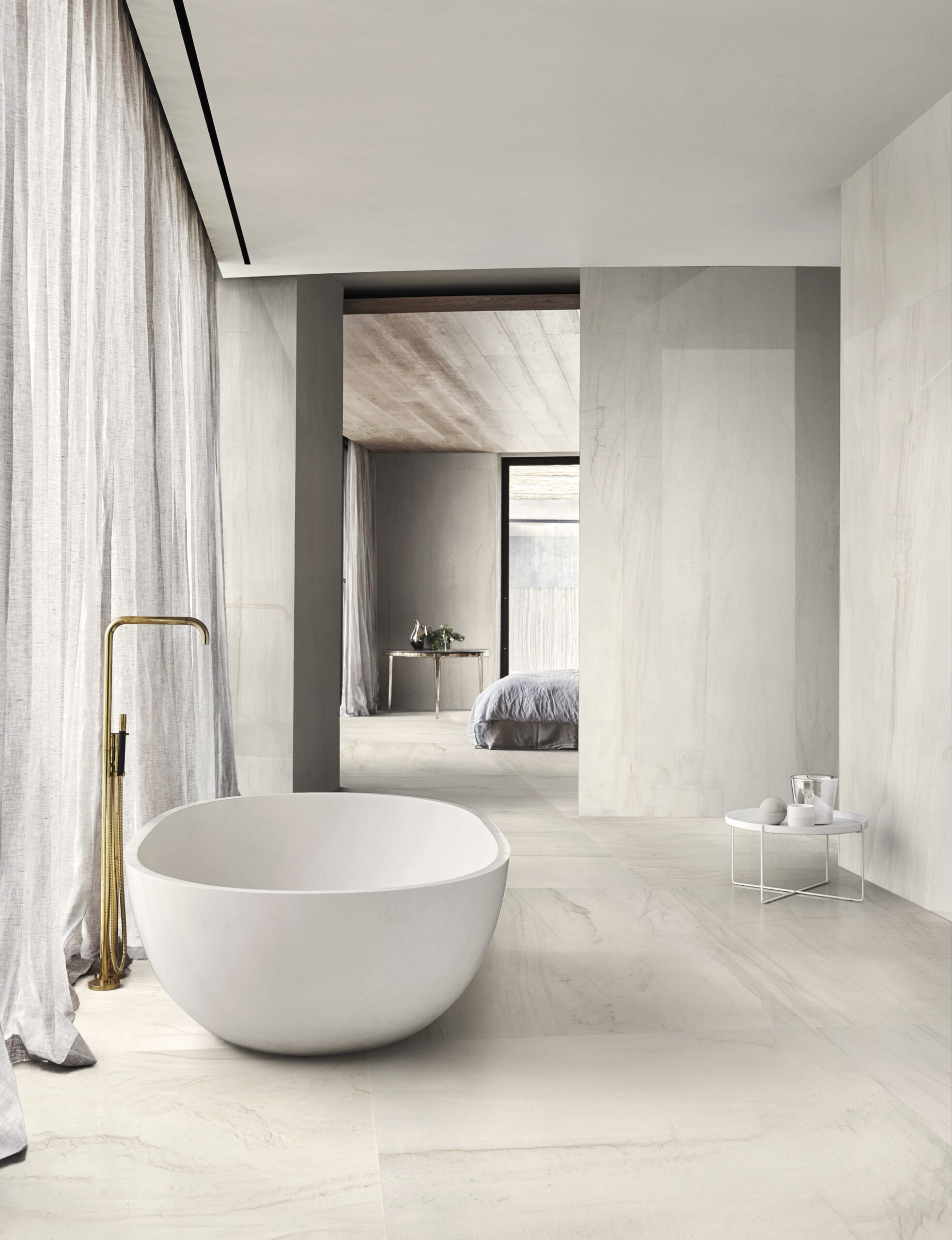 A versatilidade é um dos pontos altos do material, já que você pode aplicar lastras em diferentes ambientes, inclusive nos banheiros