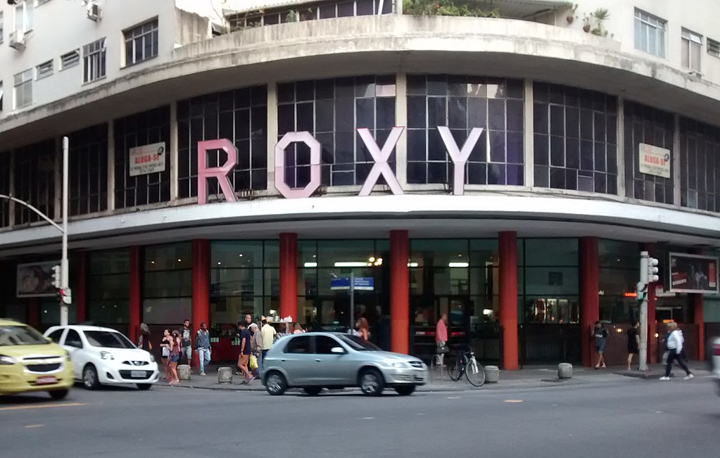 Arquitetura hostil, "chuveirinho" do Cine Roxy no Rio de Janeiro