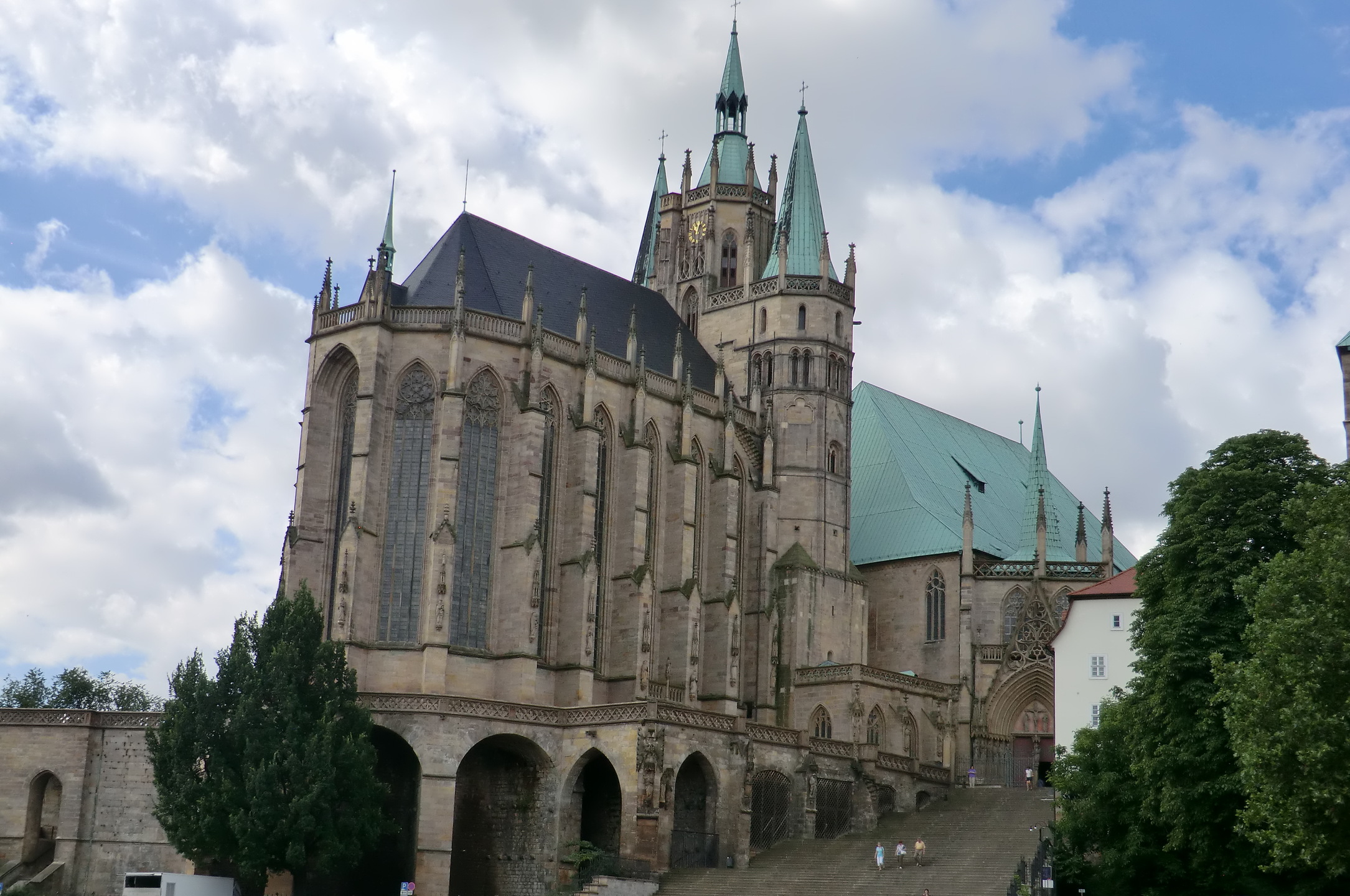 A Catedral de Erfurt, na Alemanha, foi estabelecida por volta de 752