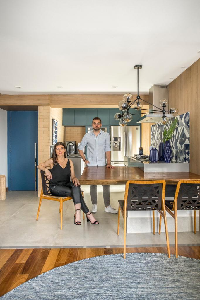 Cícera e Celso Nor elaboraram juntos o projeto desta cozinha despojada e cosmopolita que conta com materiais da Portobello