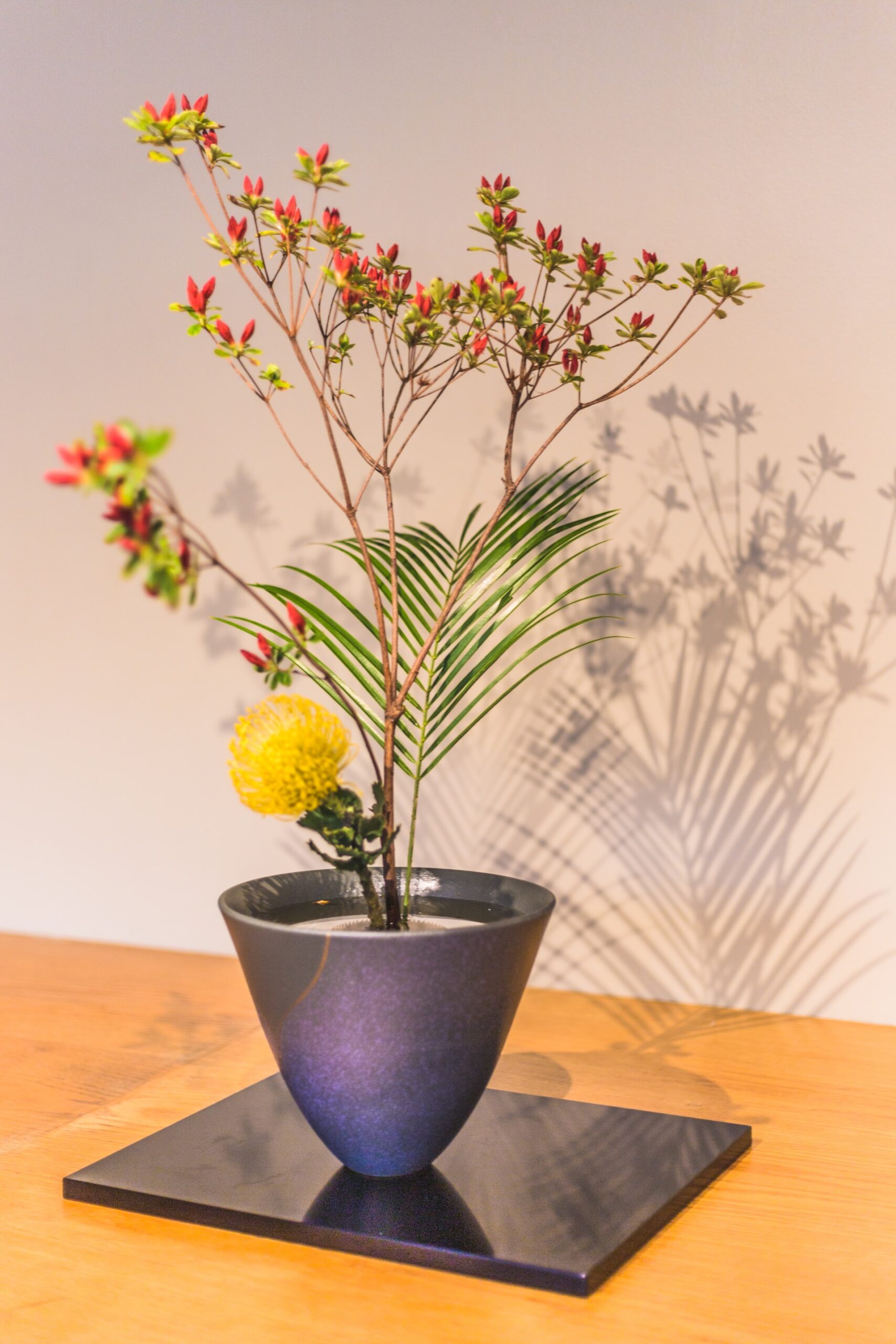 Ikebana em vaso estreito