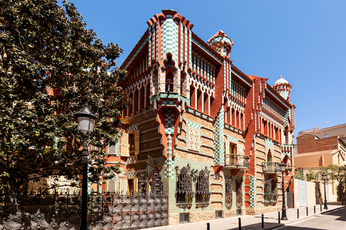 Fachada da Casa Vicens, projetada por Gaudí, no bairro de Gracia, em Barcelona