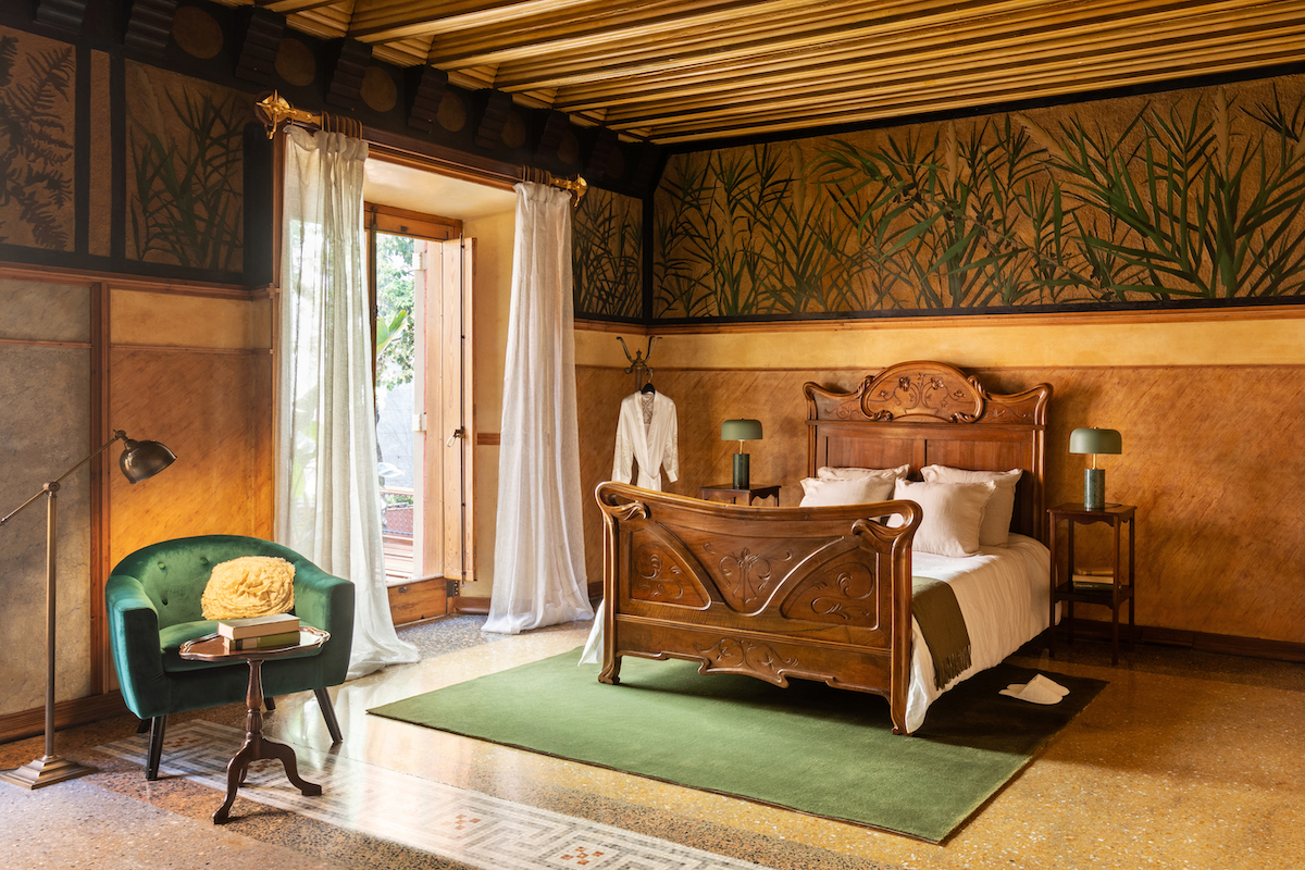 Quarto dentro da Casa Vicens, projetada por Gaudí e mobiliada para a experiência com o Airbnb