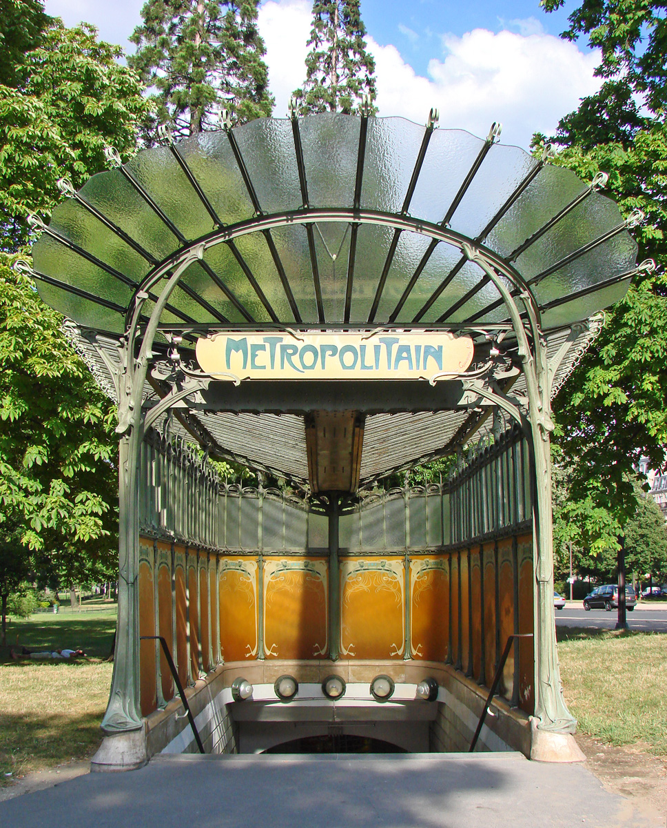 Entrada da estação Porte Dauphine do Metropolitano de Paris, um clássico exemplo de Art Nouveau