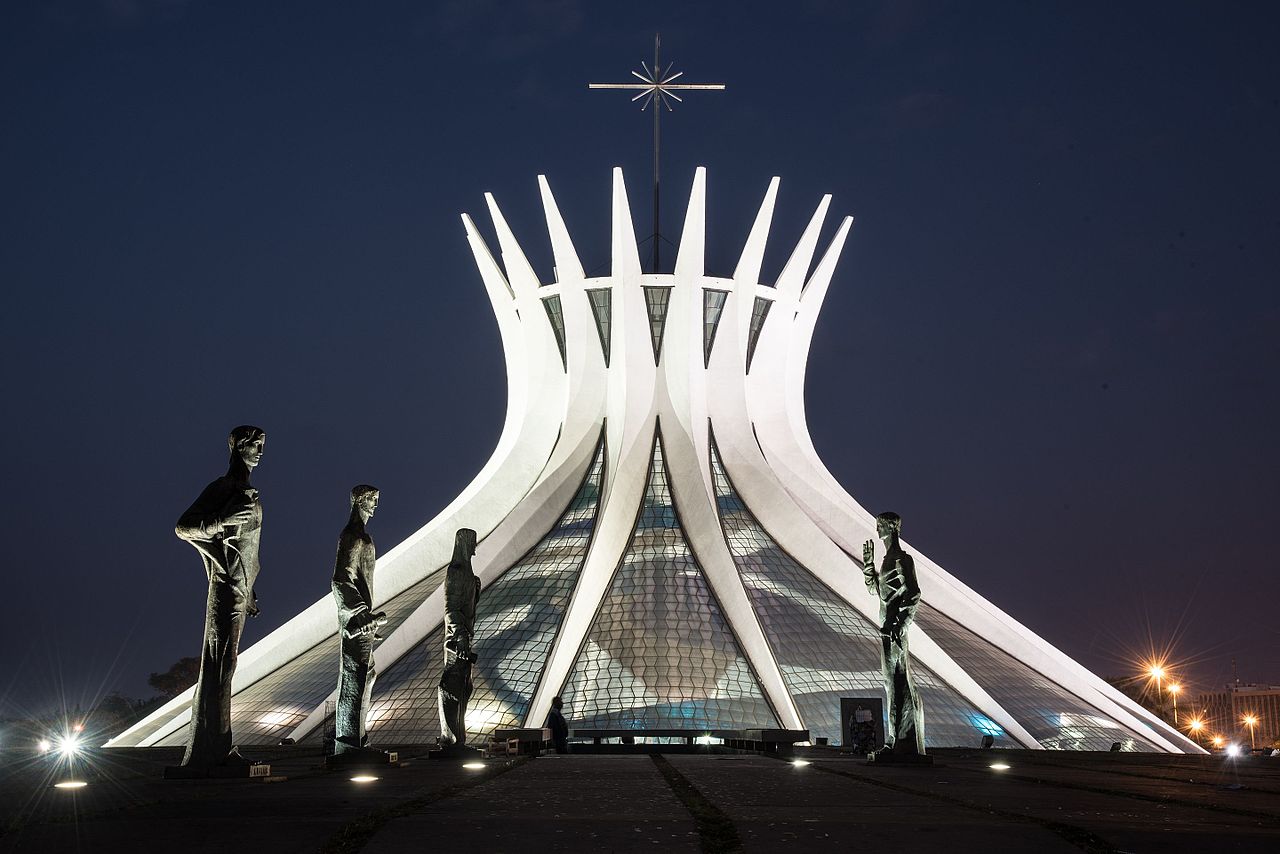 A Catedral de Brasília, uma das mais importantes obras de Niemeyer