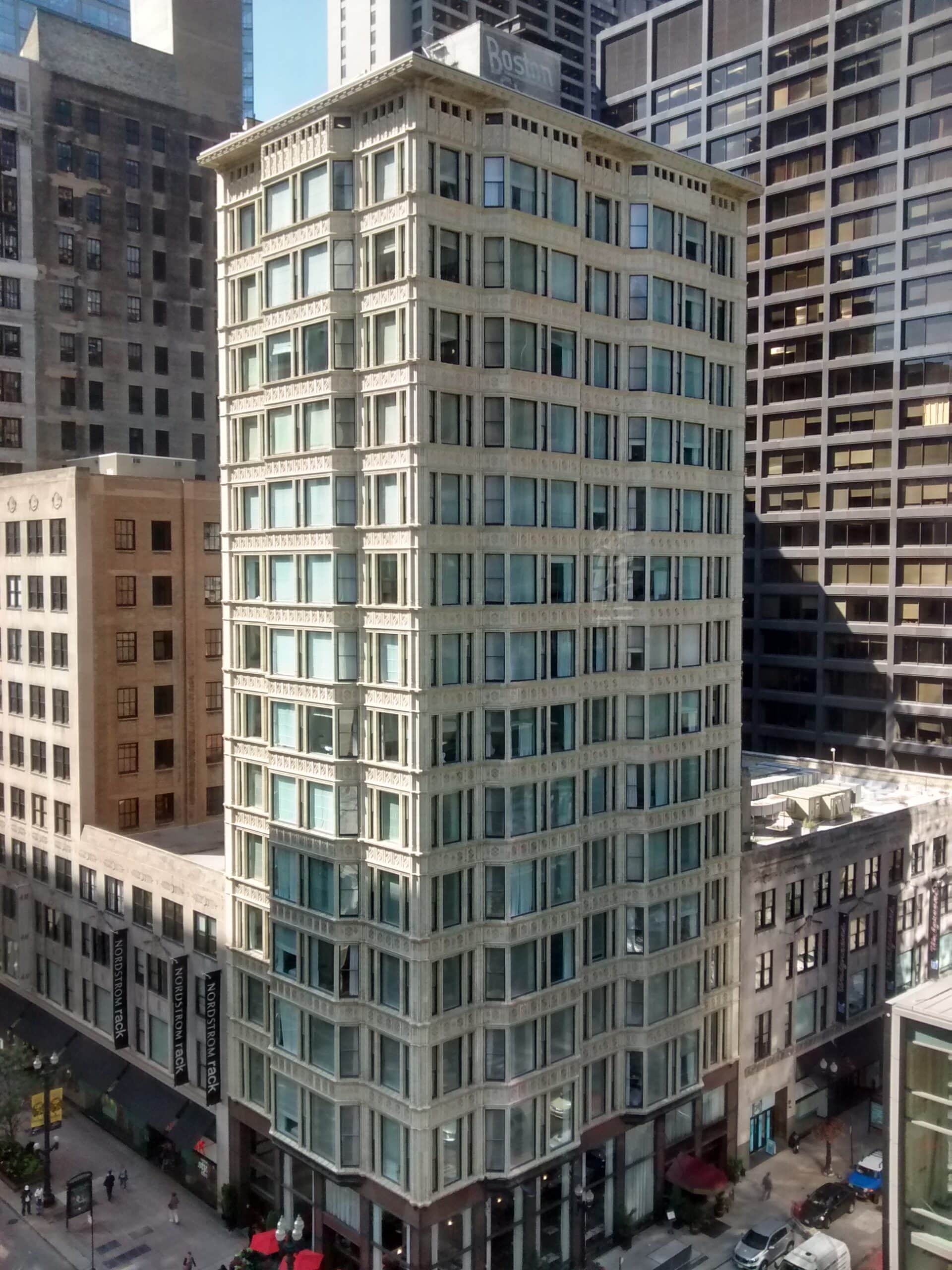 Reliance Building, de Chicago, o primeiro arranha-céu a ter janelas de vidro