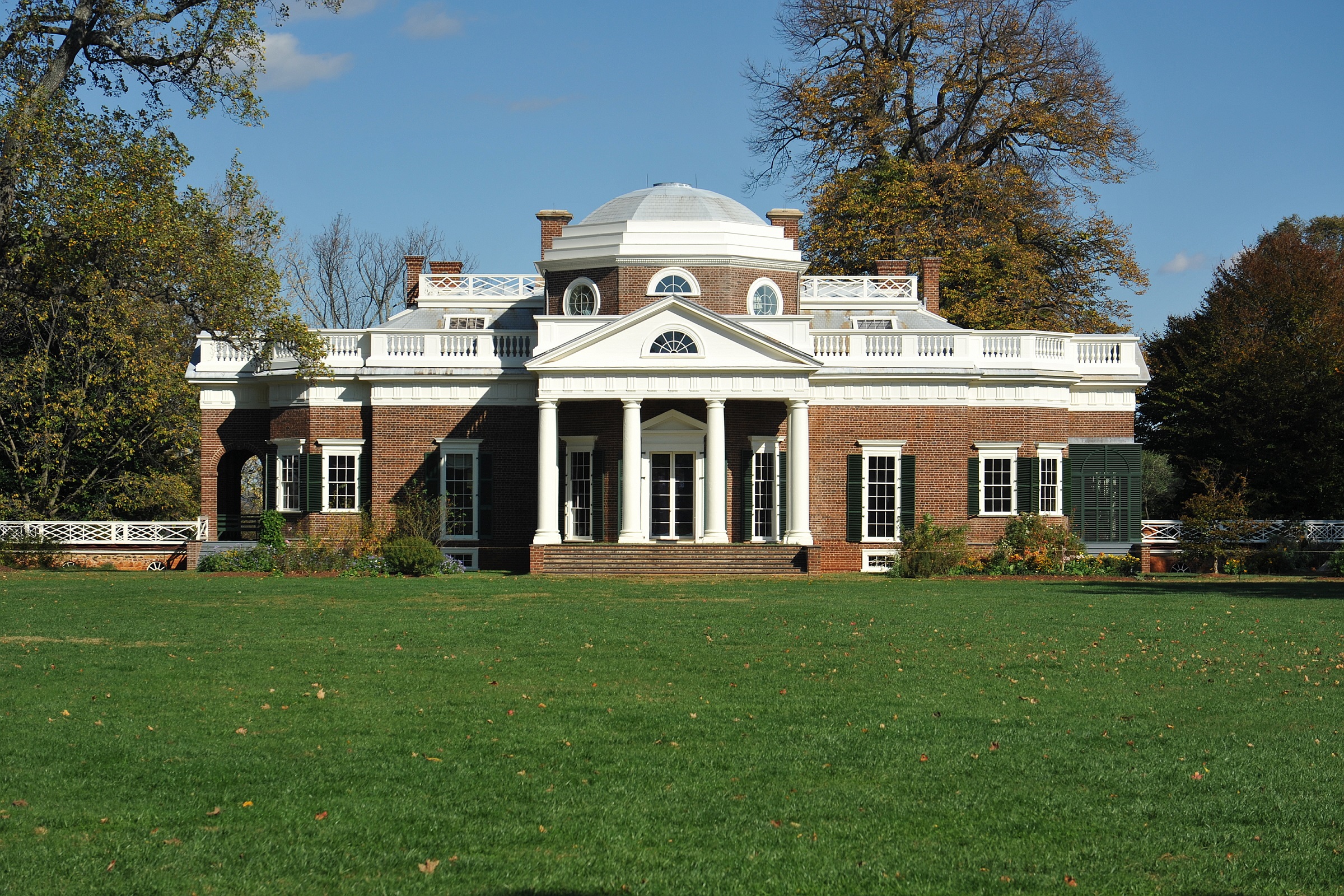 Monticello, projetada por Thomas Jefferson, é um exemplo do resgate da arquitetura neoclássica nos Estados Unidos
