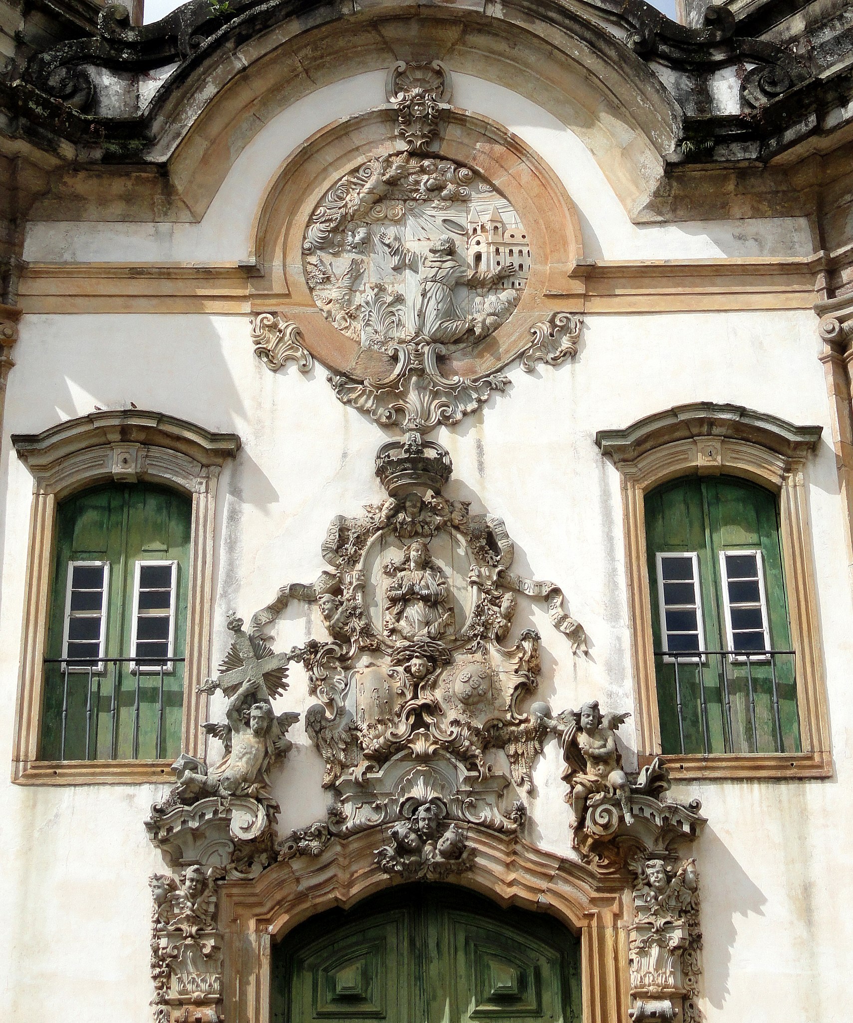 Relevo de autoria de Aleijadinho na Igreja de São Francisco de Ouro Preto 