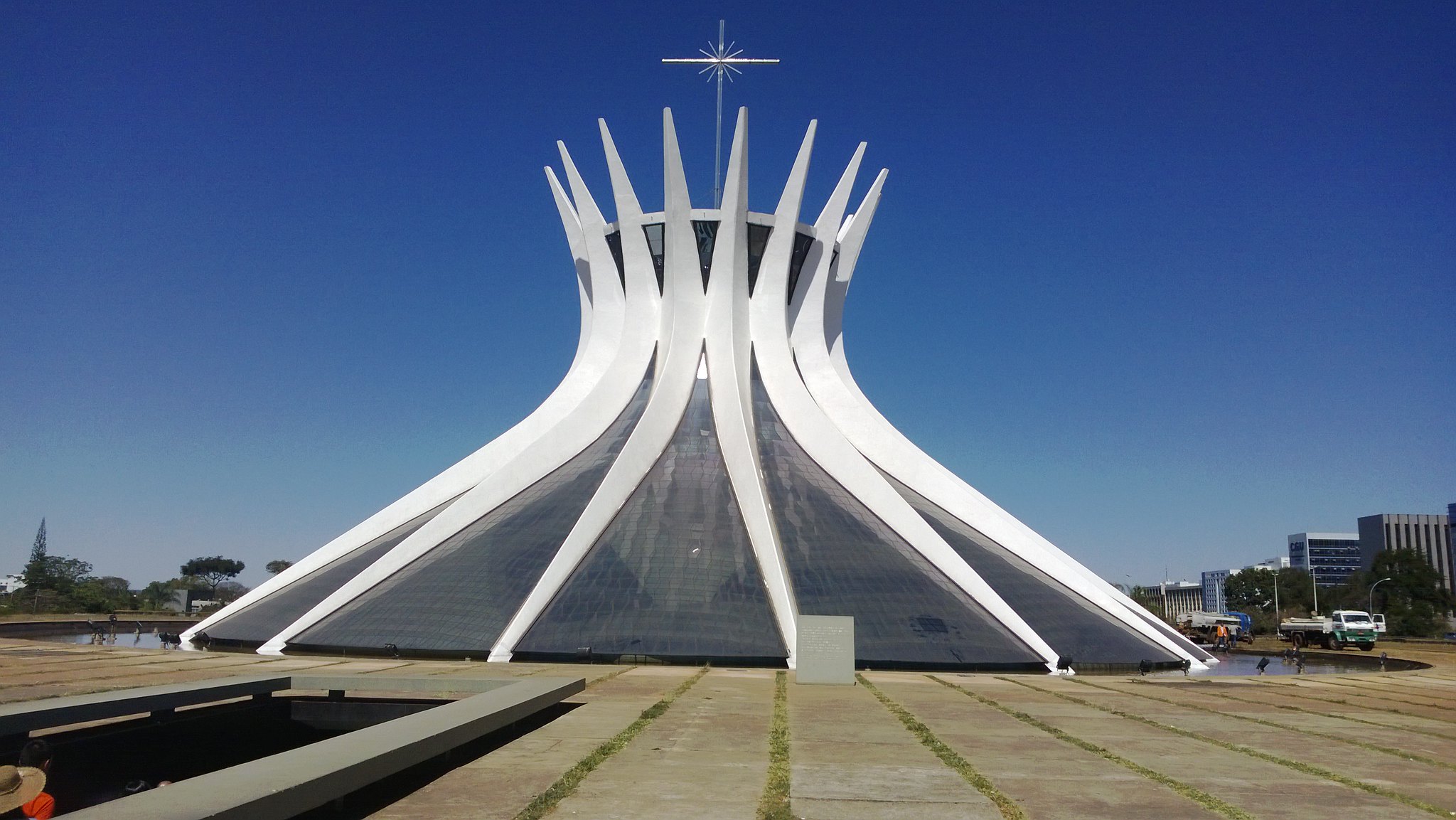 Arquitetura futurista, Catedral Metropolitana Nossa Senhora Aparecida, Brasília, Brasil