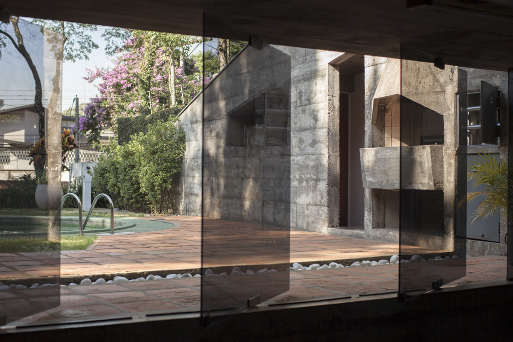 Casas em concreto aparente são marcas de Chu Ming Silveira na arquitetura brasileira