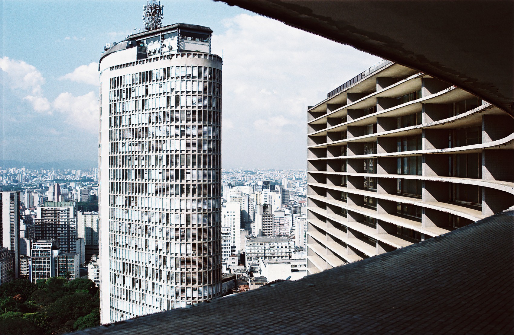Vista do 31º andar do Edifício Copan revela panorama da cidade de São Paulo