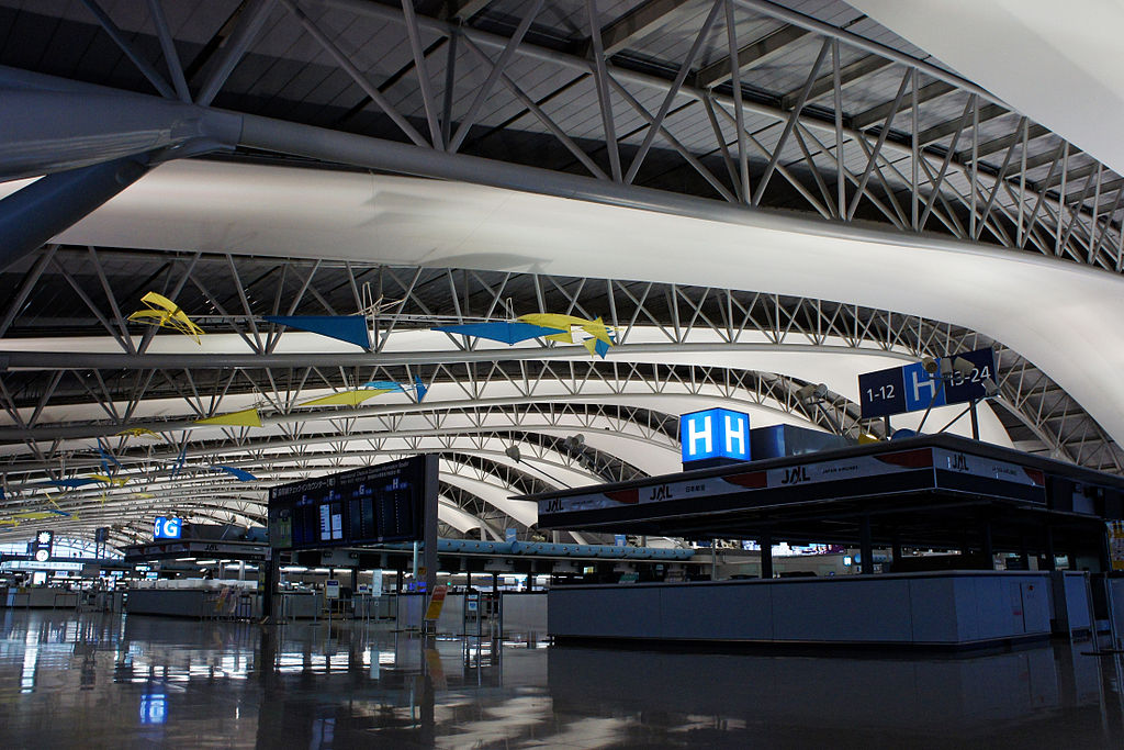 O Aeroporto Internacional de Kansai teve que ser construído com uso de técnicas especiais que o tornassem resistente aos frequentes terremotos