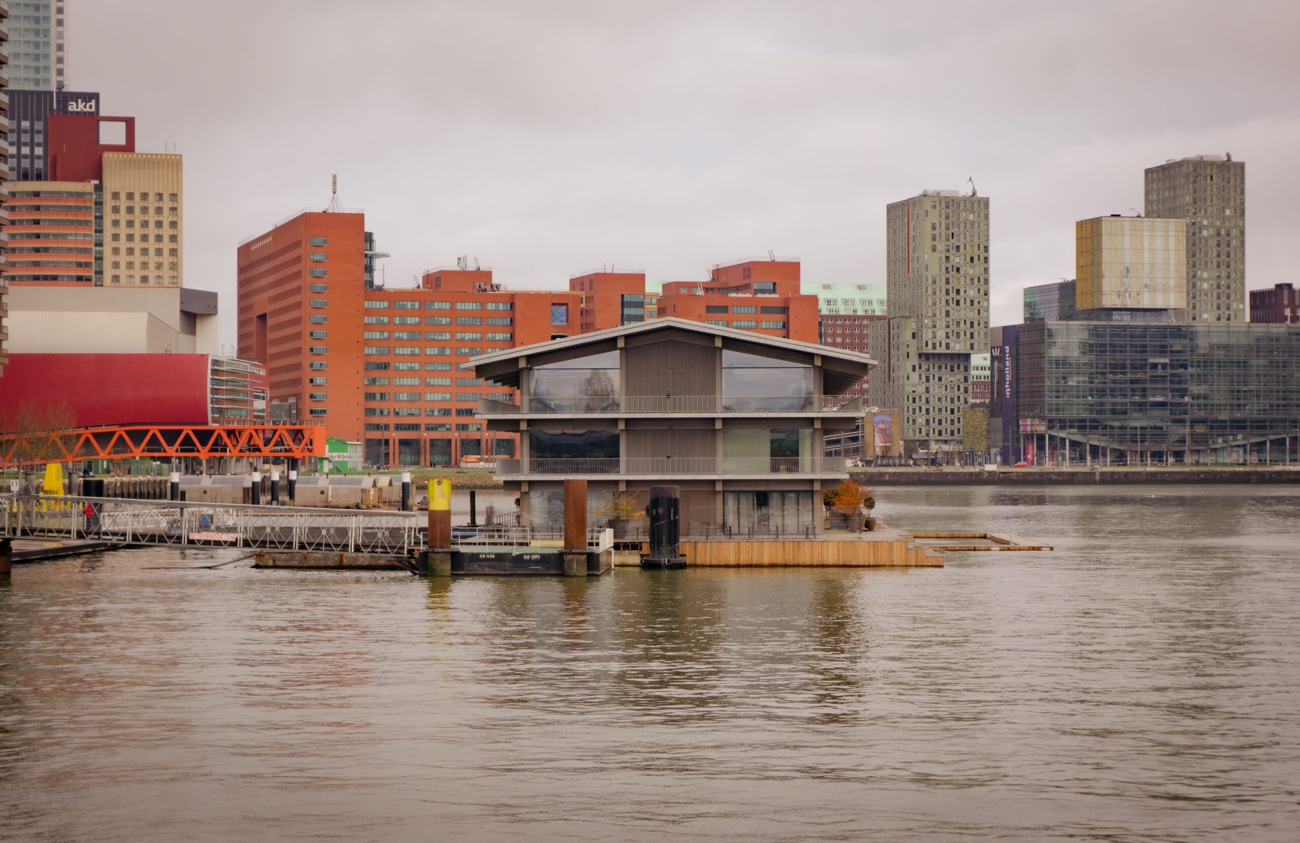 arquitetura flutuante sustentável Roterdã 